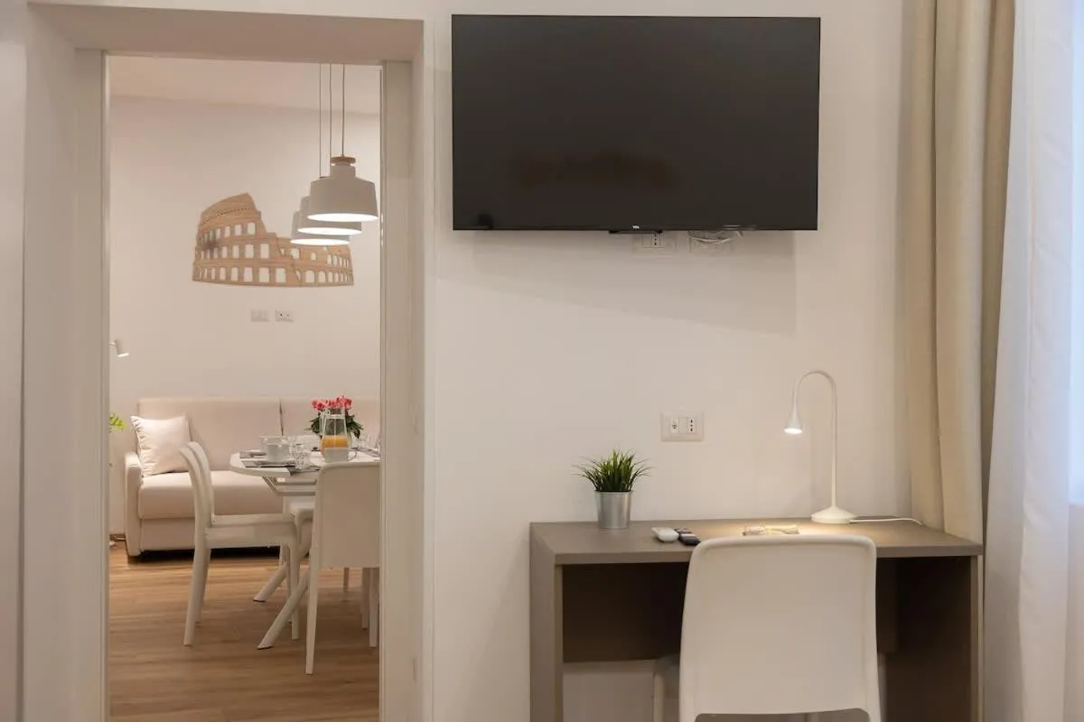 Colosseum Holidays - Three-Bedroom Apartment