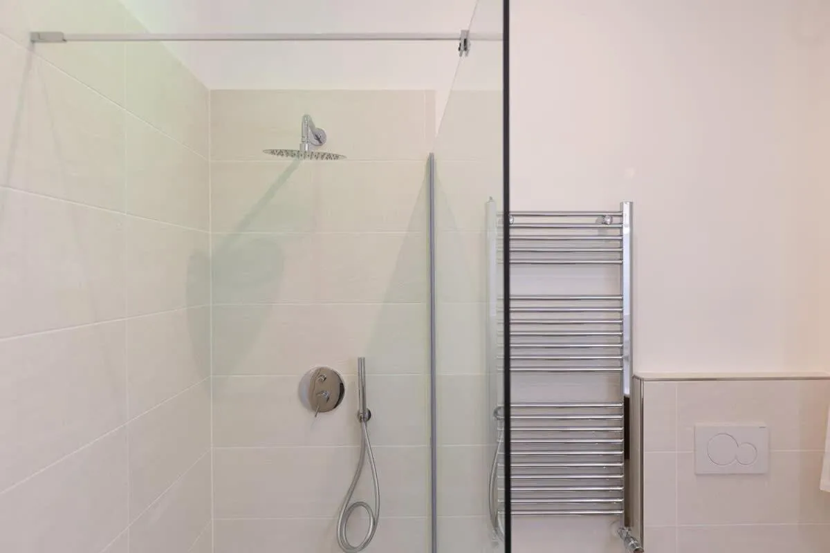 Colosseum Holidays - Three-Bedroom Apartment