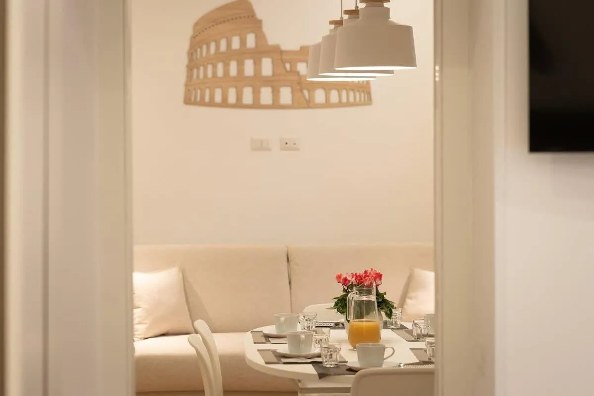 Colosseum Holidays - Three-Bedroom Apartment