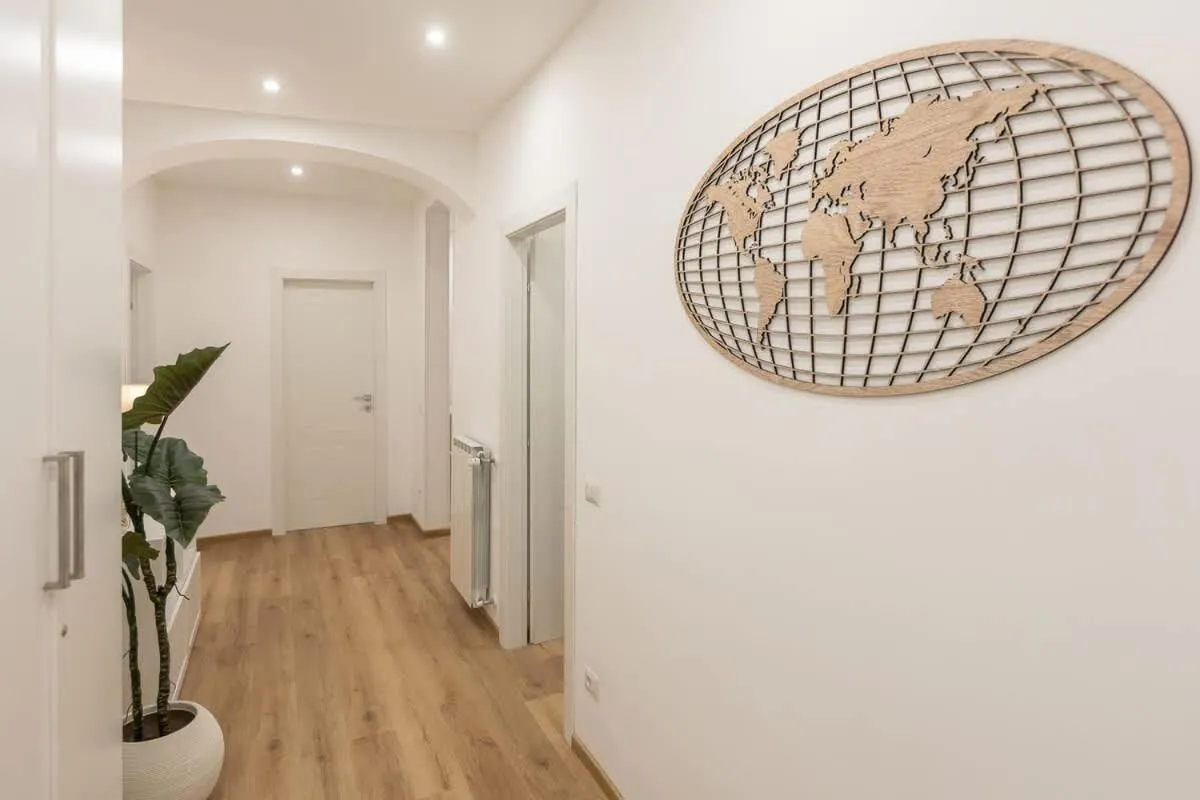 Colosseum Holidays - Three-Bedroom Apartment