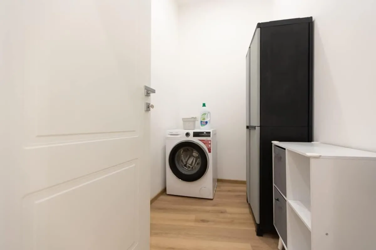 Colosseum Holidays - Three-Bedroom Apartment