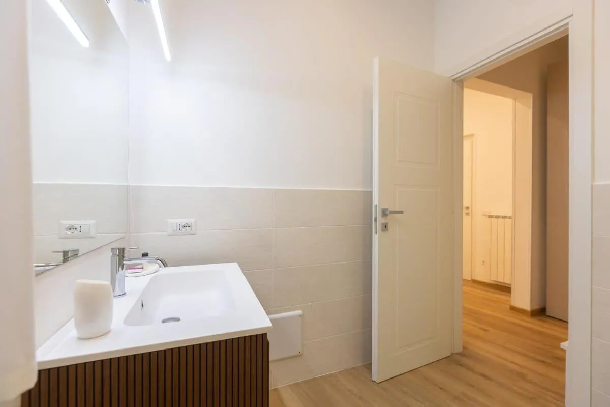 Colosseum Holidays - Three-Bedroom Apartment