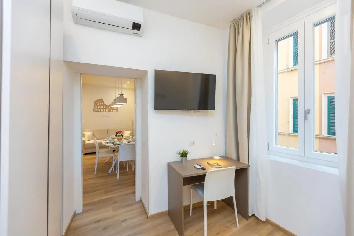 Colosseum Holidays - Three-Bedroom Apartment