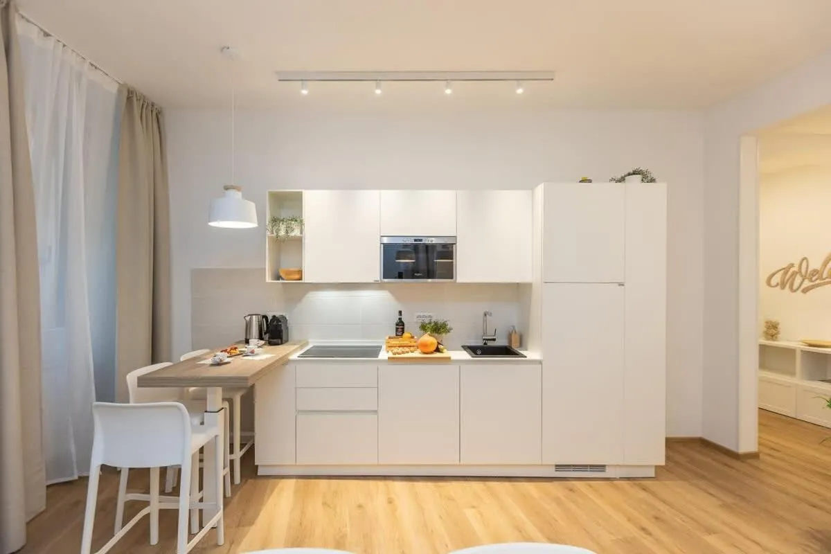 Colosseum Holidays - Three-Bedroom Apartment