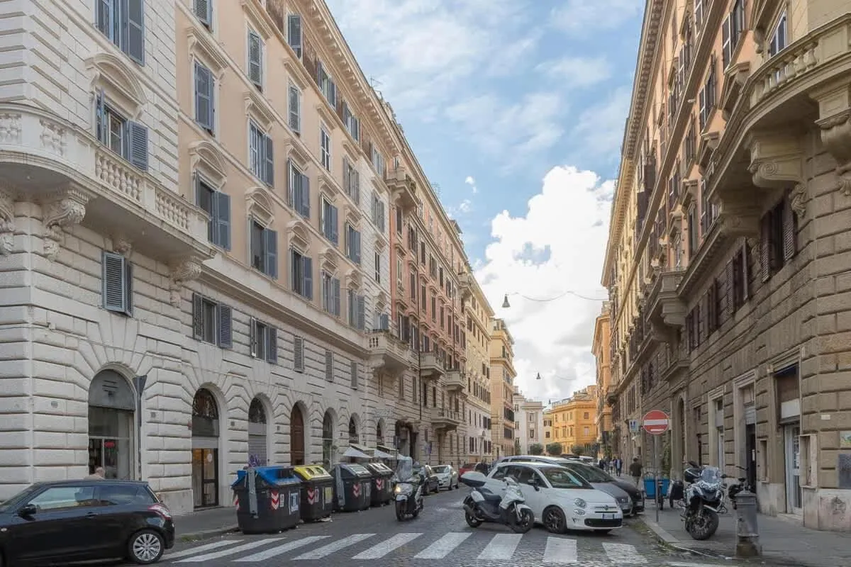 Colosseum Holidays - Three-Bedroom Apartment