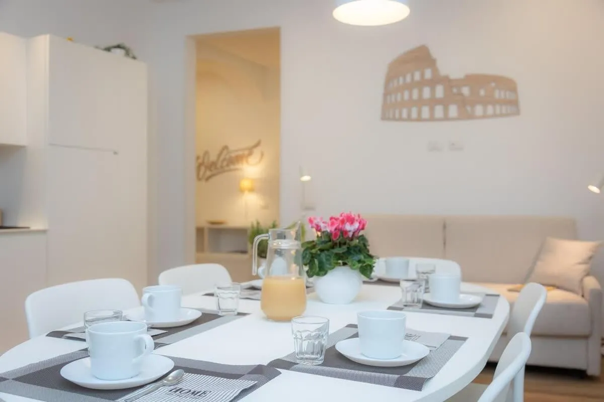Colosseum Holidays - Three-Bedroom Apartment