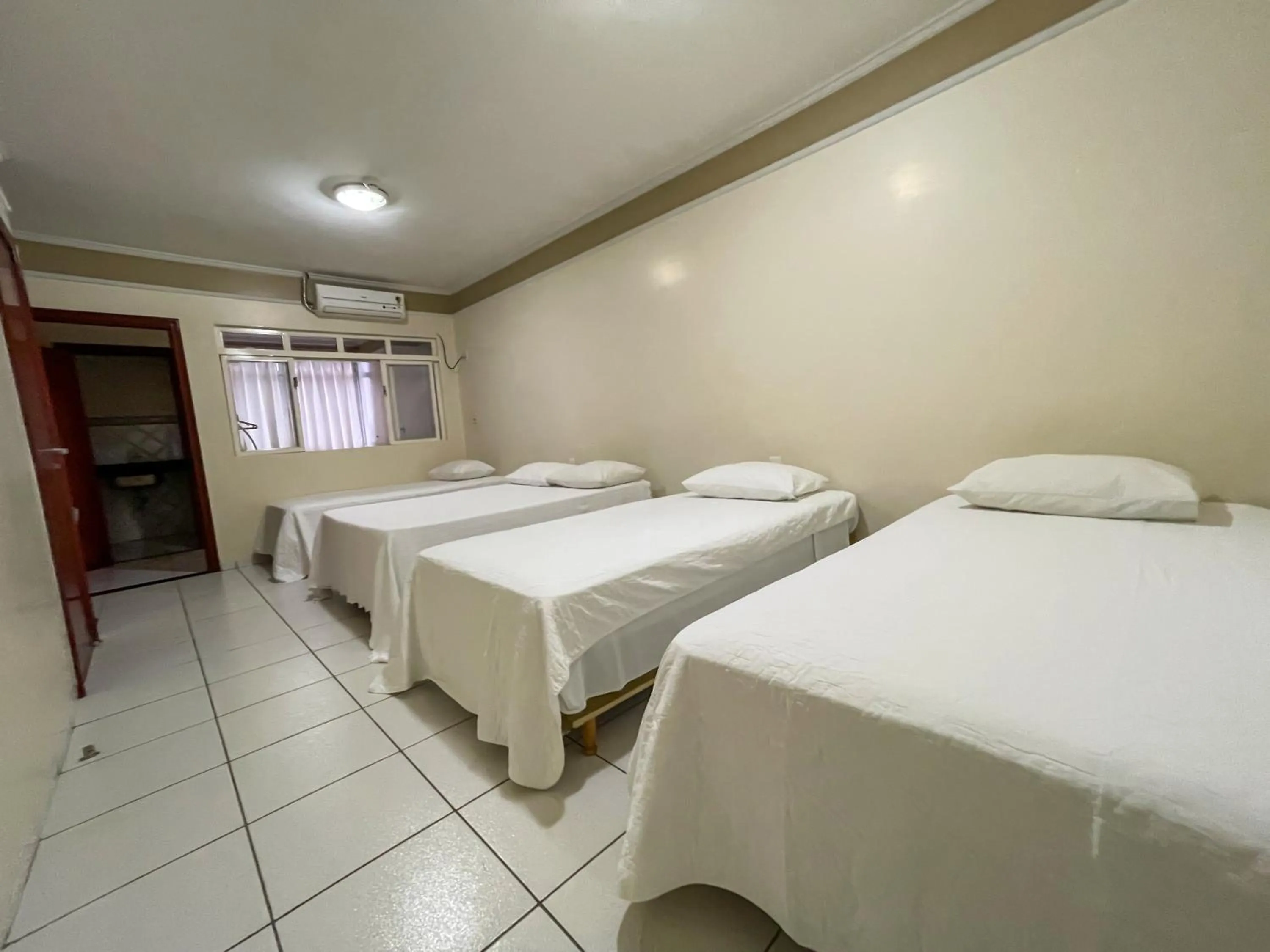 Bed in Canadá Hotel