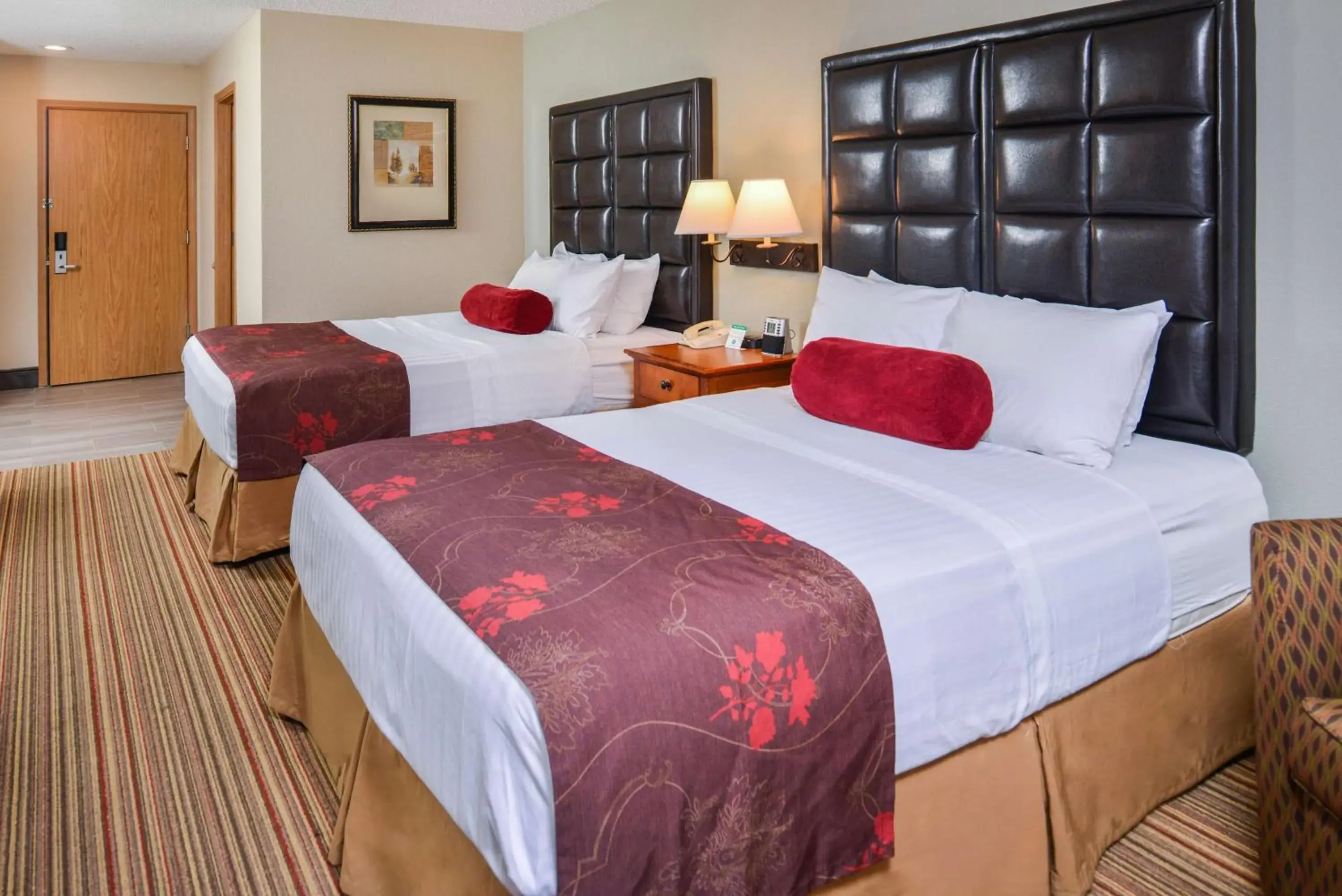 Photo of the whole room, Bed in Best Western Plus Rama Inn Photo of the whole room, Bed in Best Western Plus Rama Inn