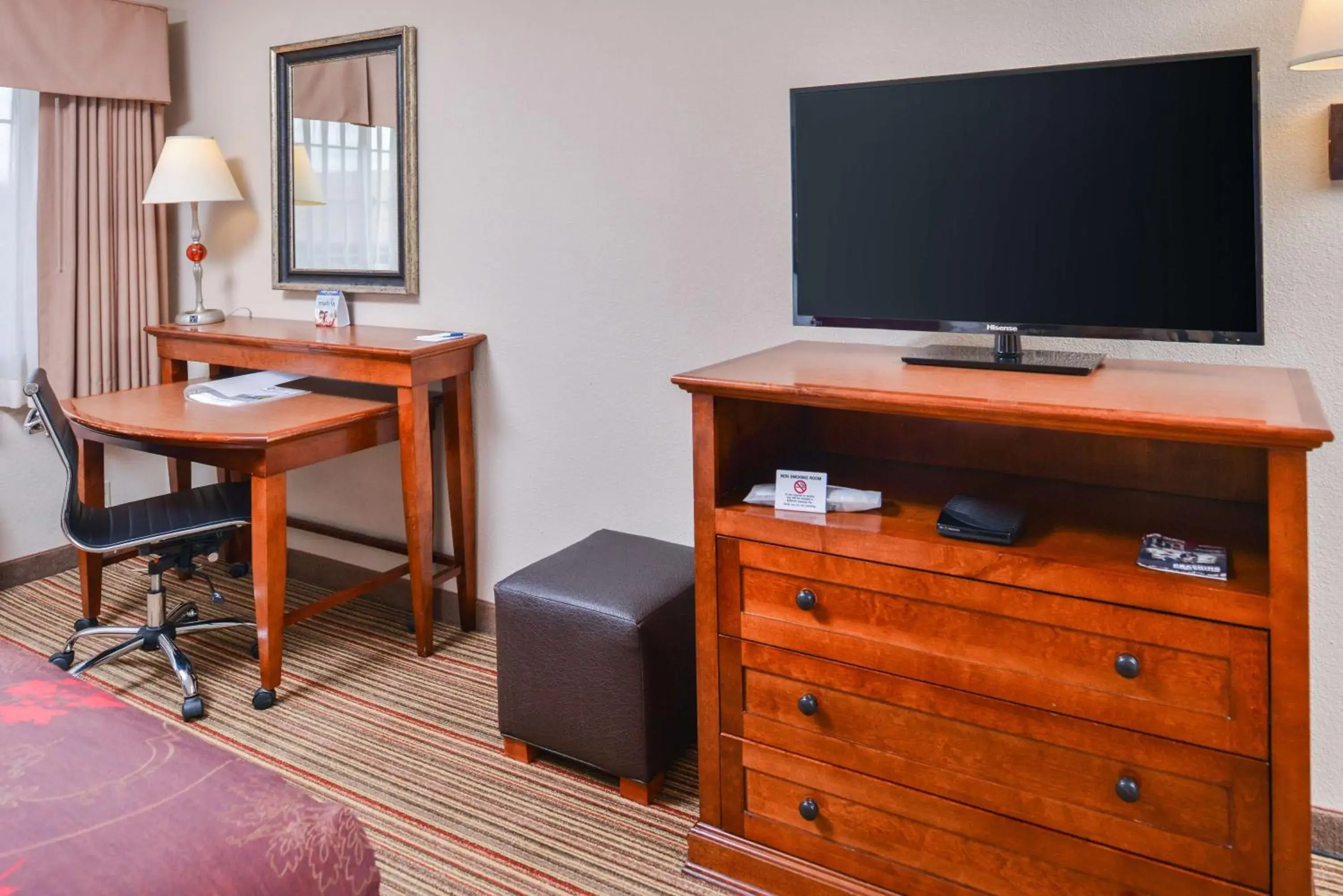 Photo of the whole room, Bed in Best Western Plus Rama Inn Photo of the whole room, Bed in Best Western Plus Rama Inn