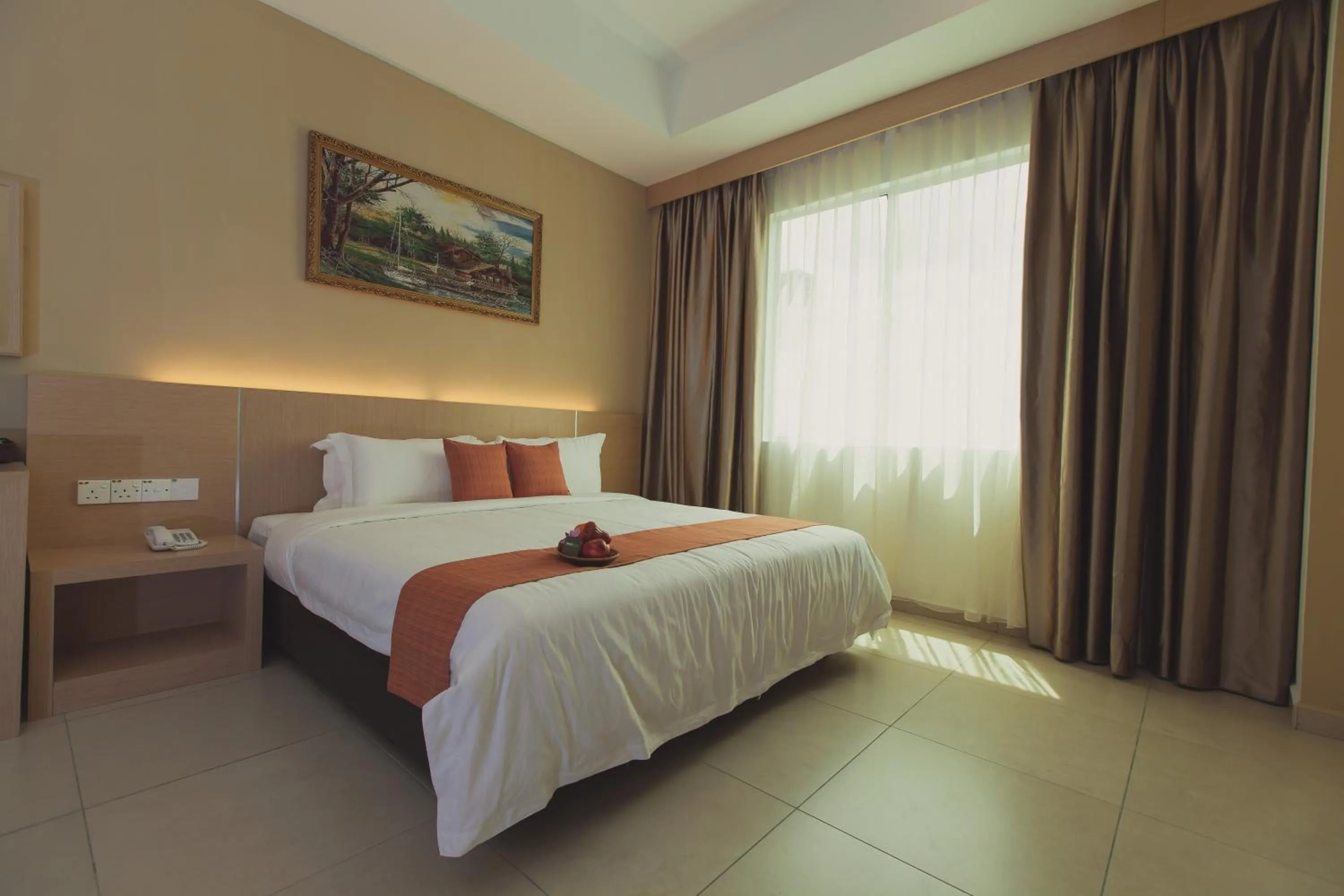 Bedroom, Bed in Paragon Lutong Hotel