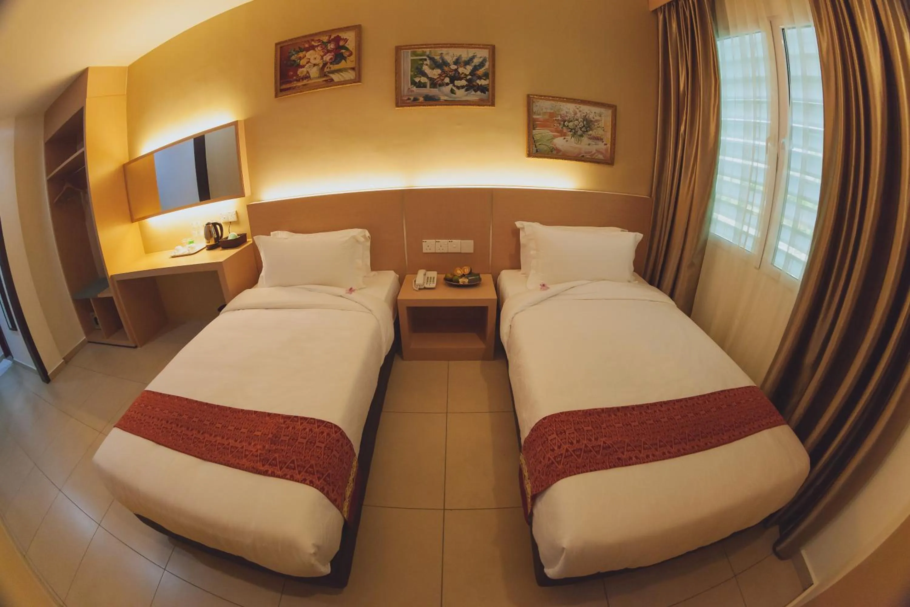 Bedroom, Bed in Paragon Lutong Hotel