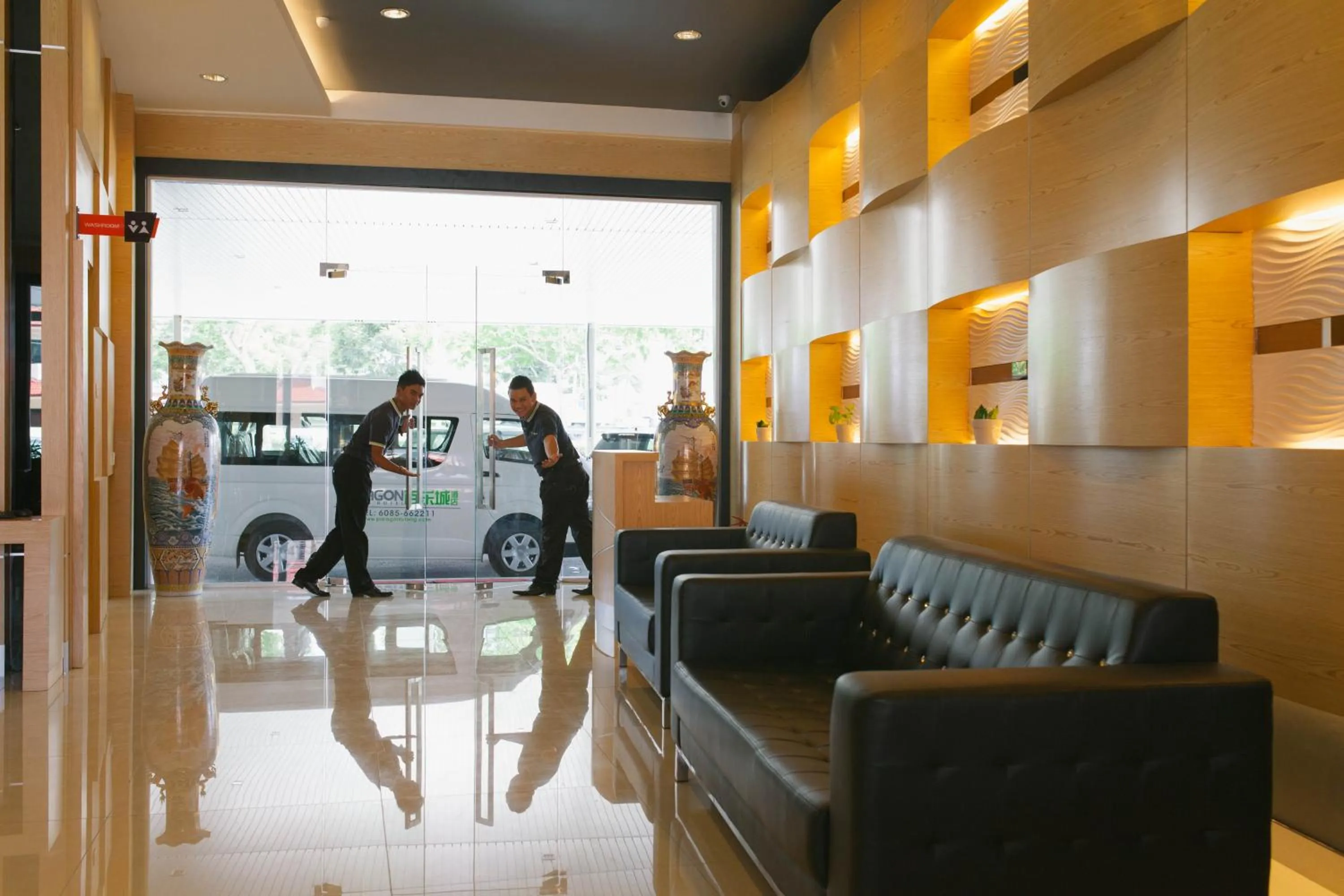 Lobby or reception in Paragon Lutong Hotel