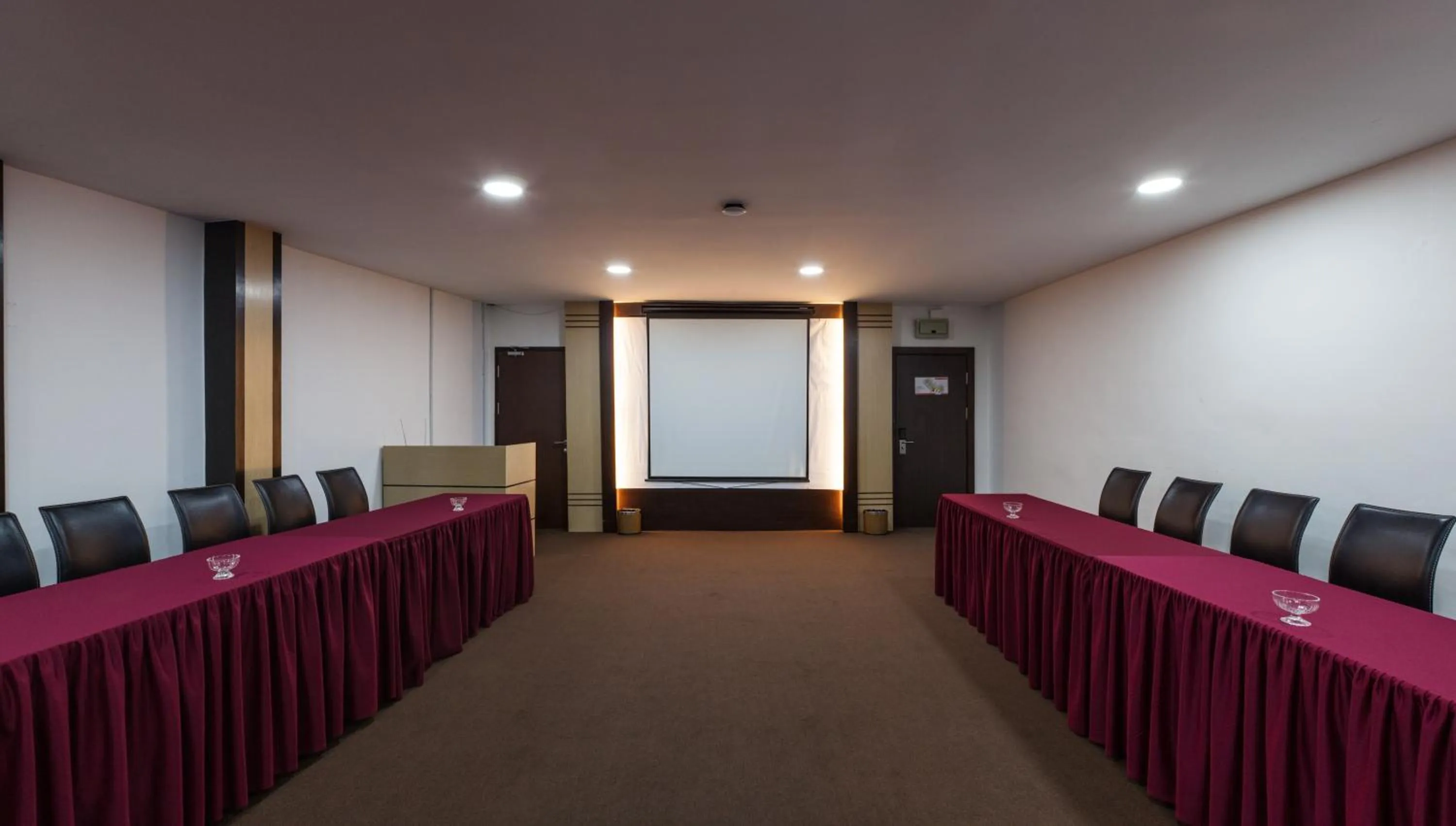 Meeting/conference room in Paragon Lutong Hotel