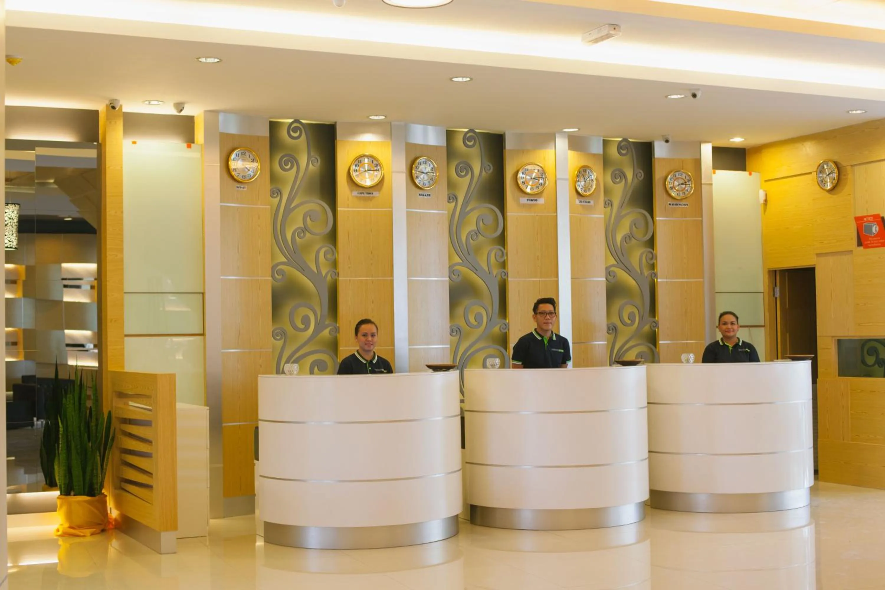 Lobby or reception in Paragon Lutong Hotel