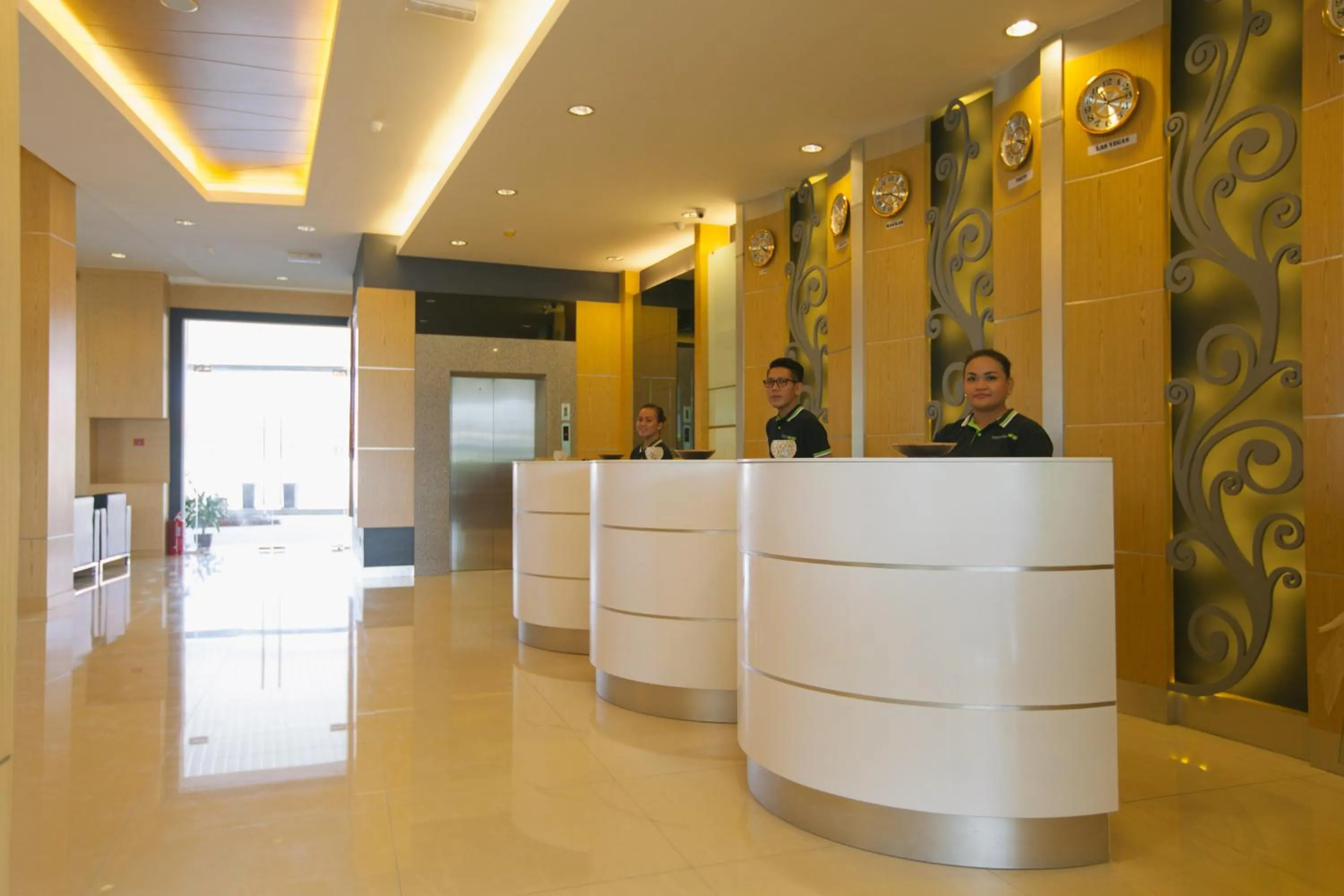 Lobby or reception in Paragon Lutong Hotel