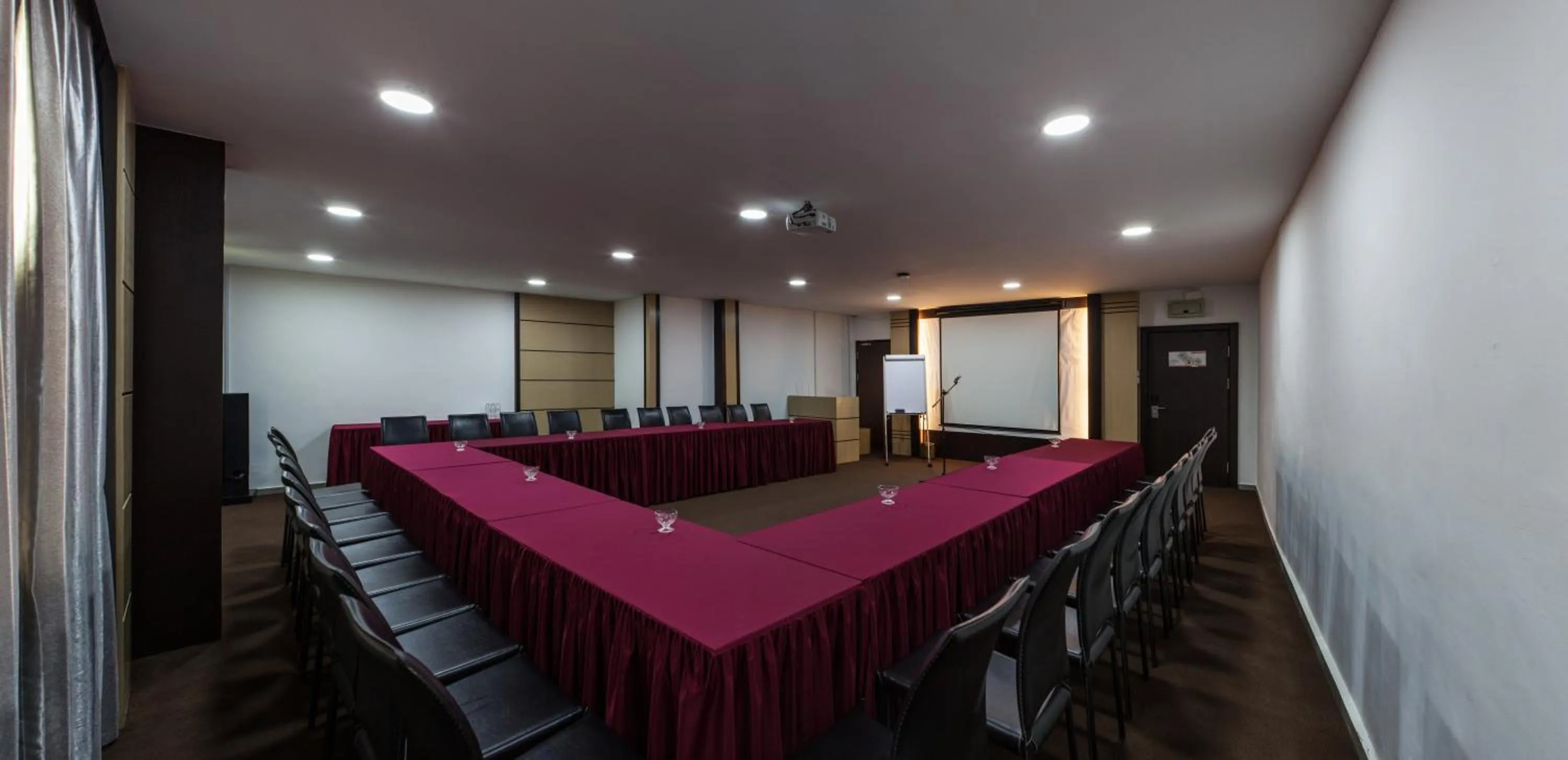 Meeting/conference room in Paragon Lutong Hotel