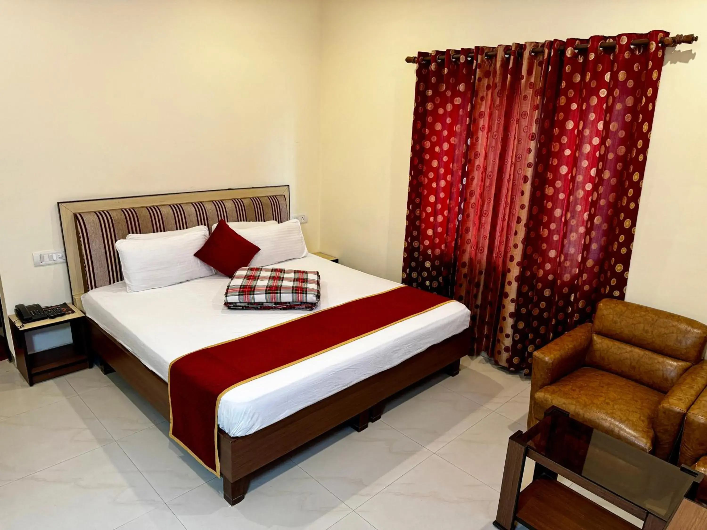 Bed in Sarovar Regency Bed in Sarovar Regency
