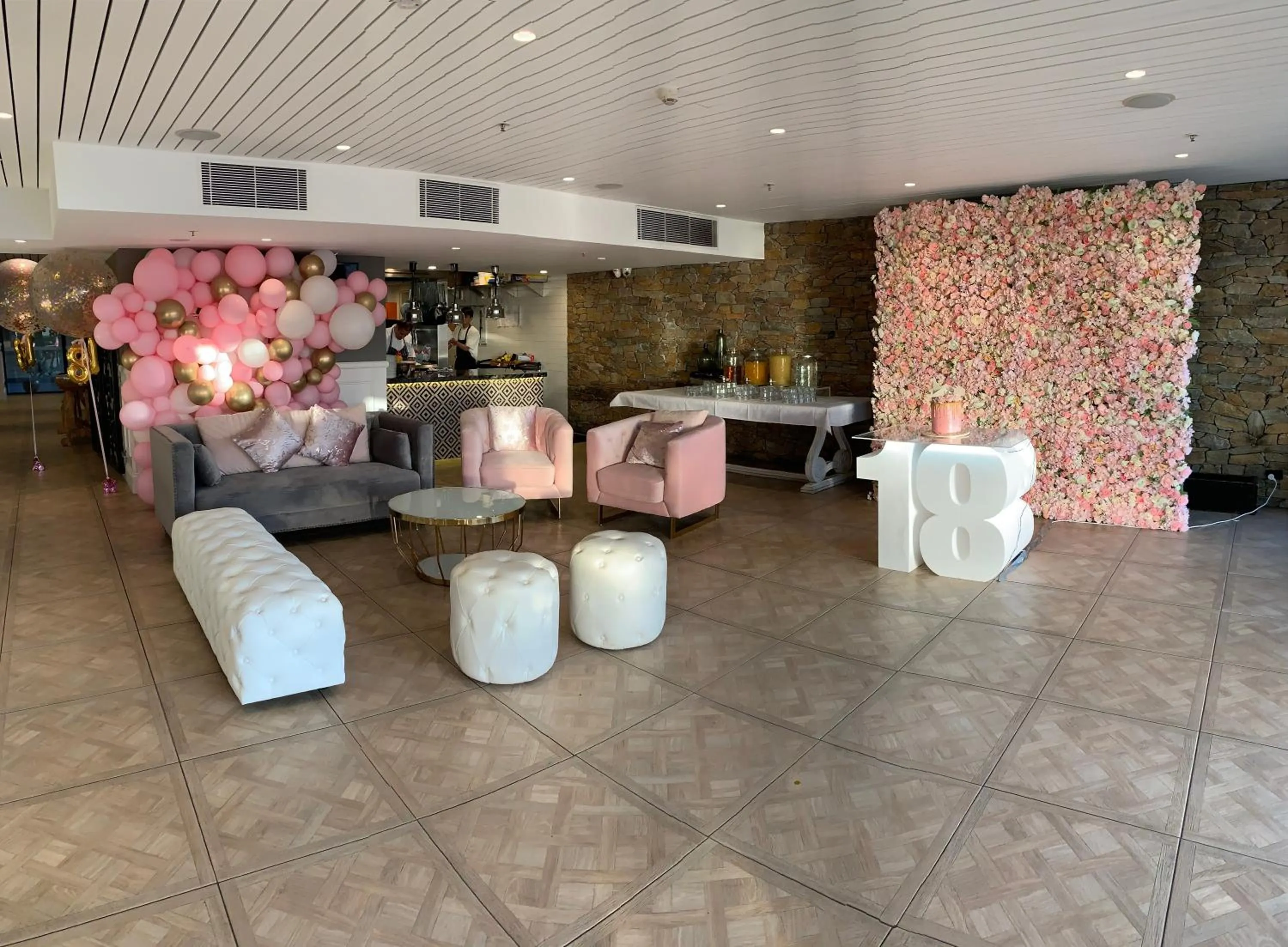 Restaurant/places to eat in Miramare Gardens Boutique Accommodation