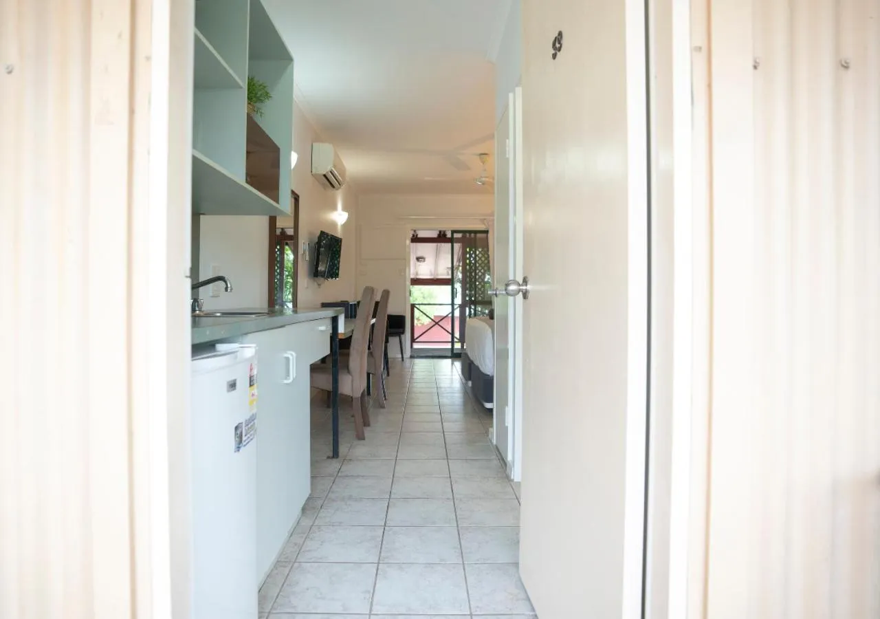Kitchen or kitchenette in Kimberley Croc Motel