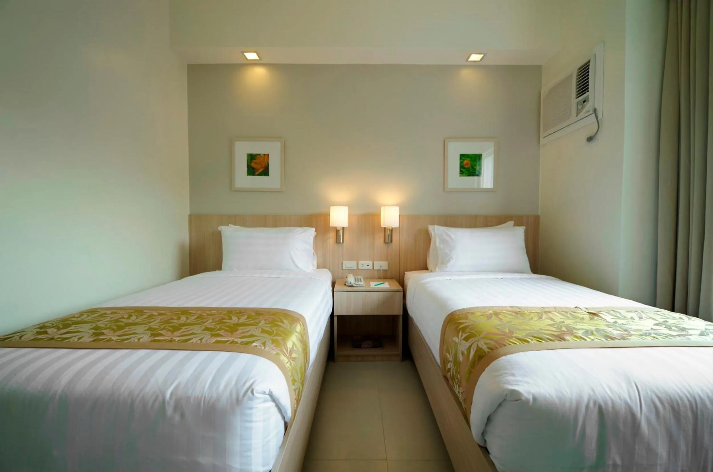 Photo of the whole room, Bed in Zerenity Hotel & Suites