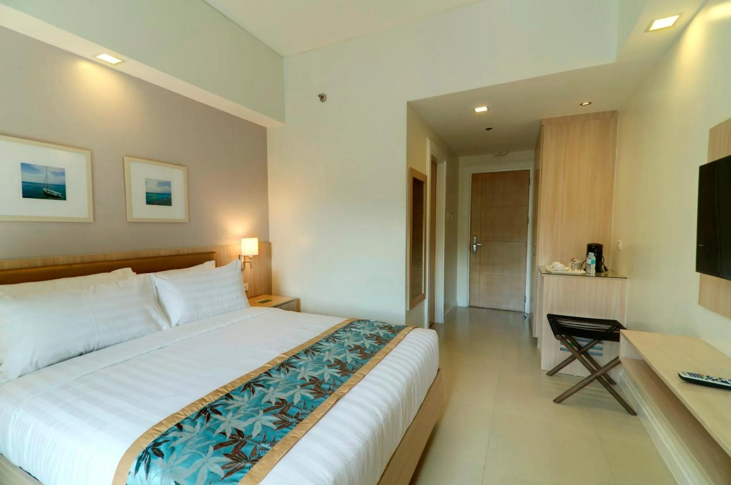 Photo of the whole room, Bed in Zerenity Hotel & Suites