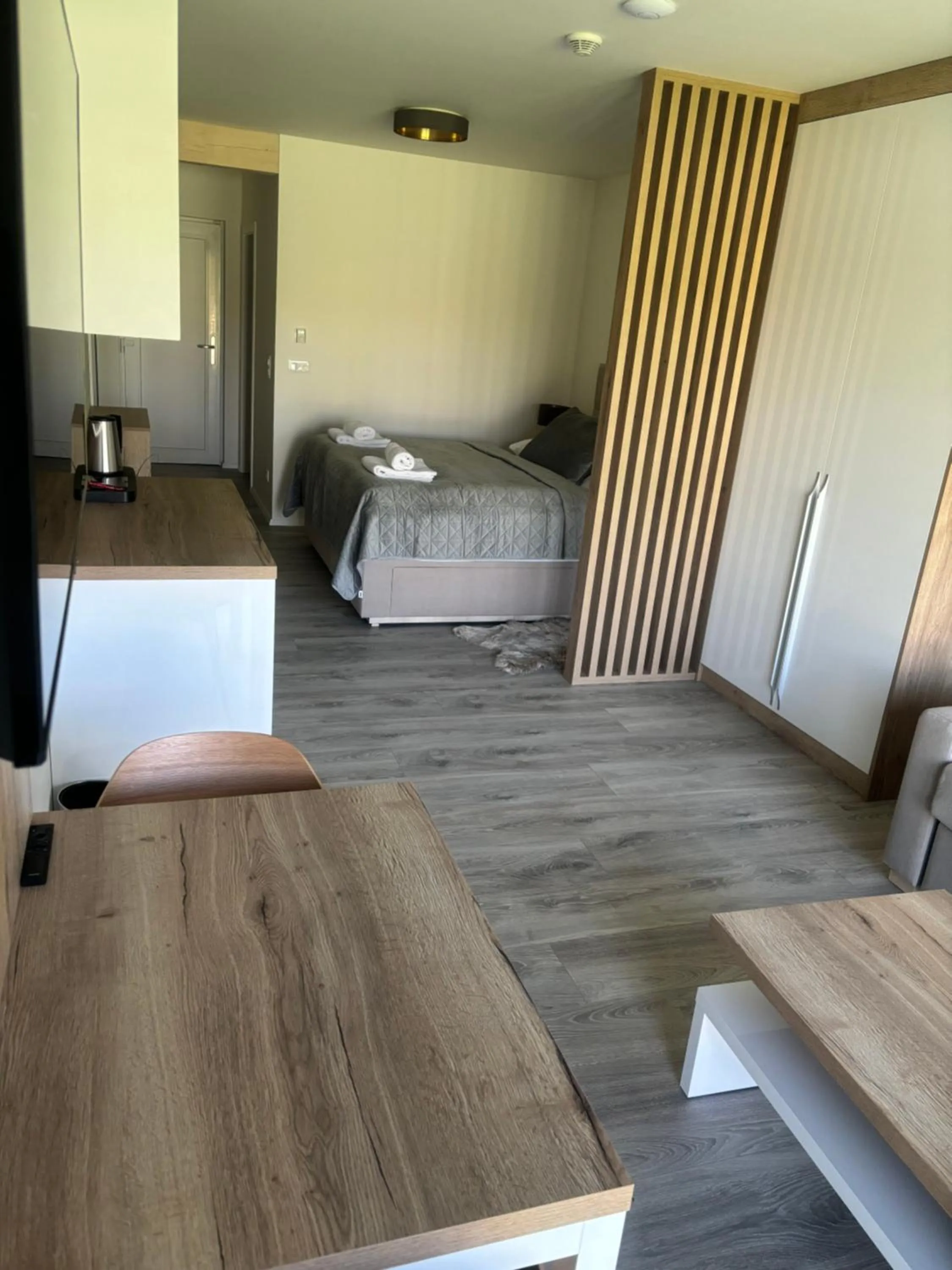 Photo of the whole room, Bed in Motel M