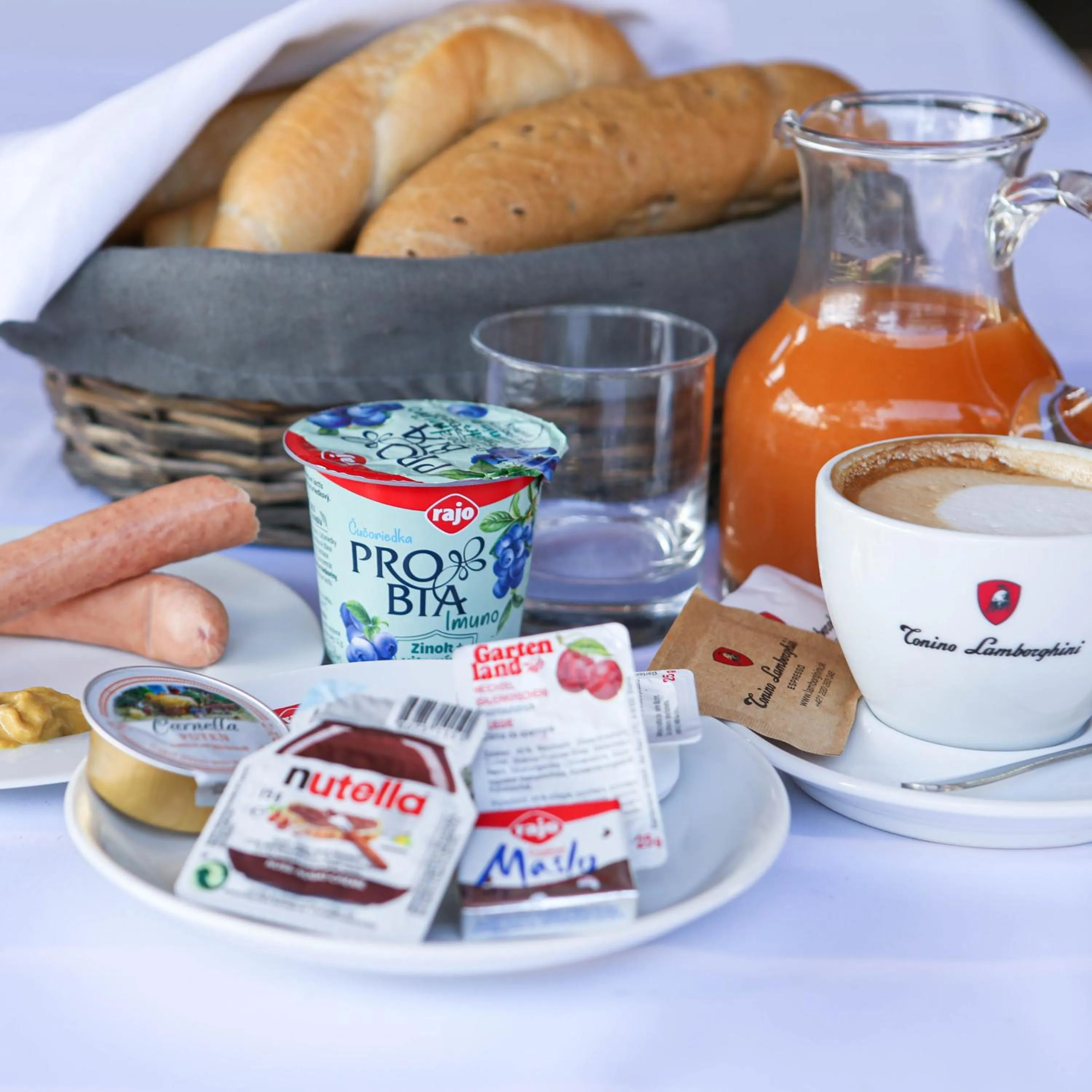 Breakfast in Motel M