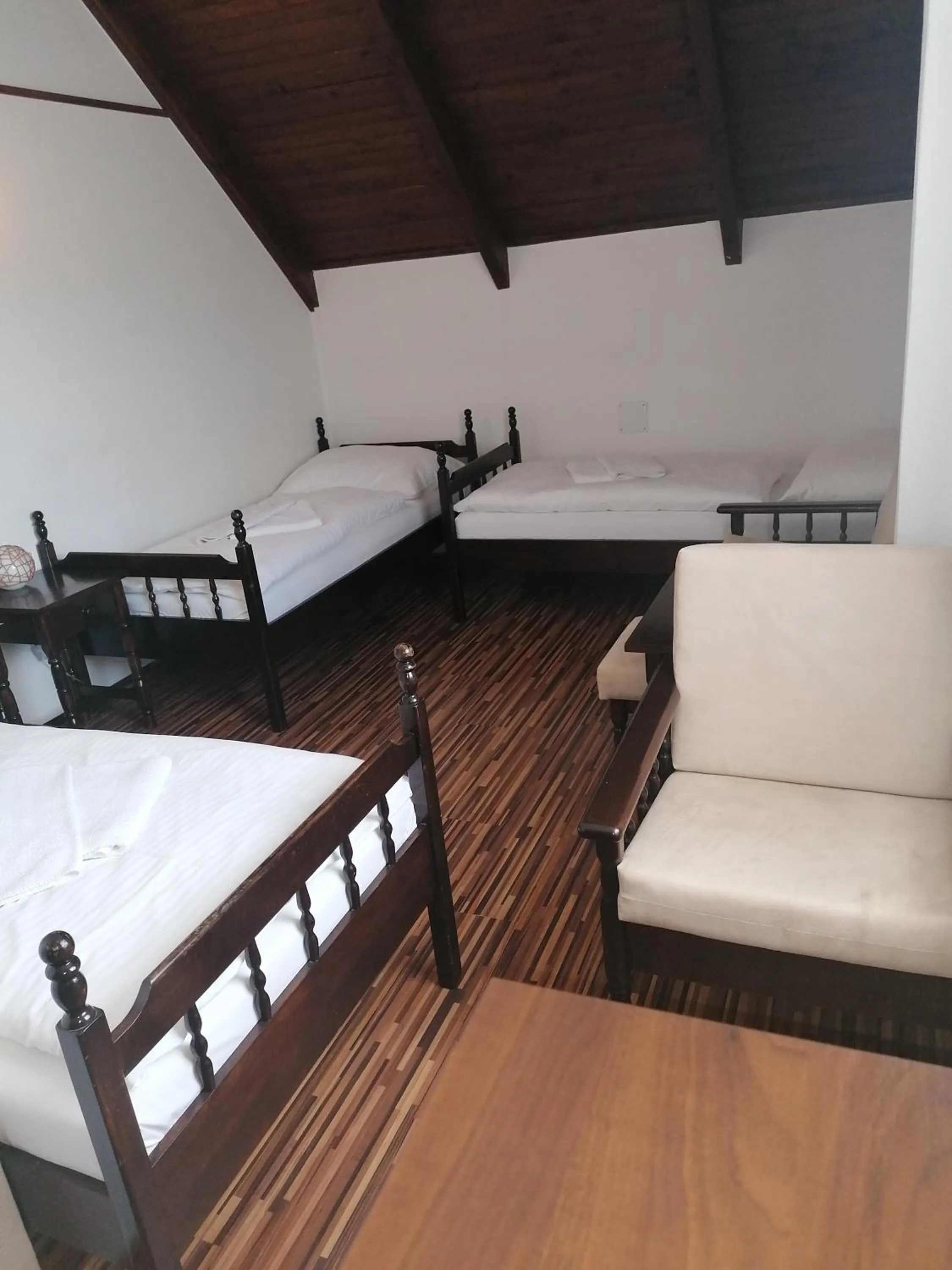 Photo of the whole room, Bed in Motel M