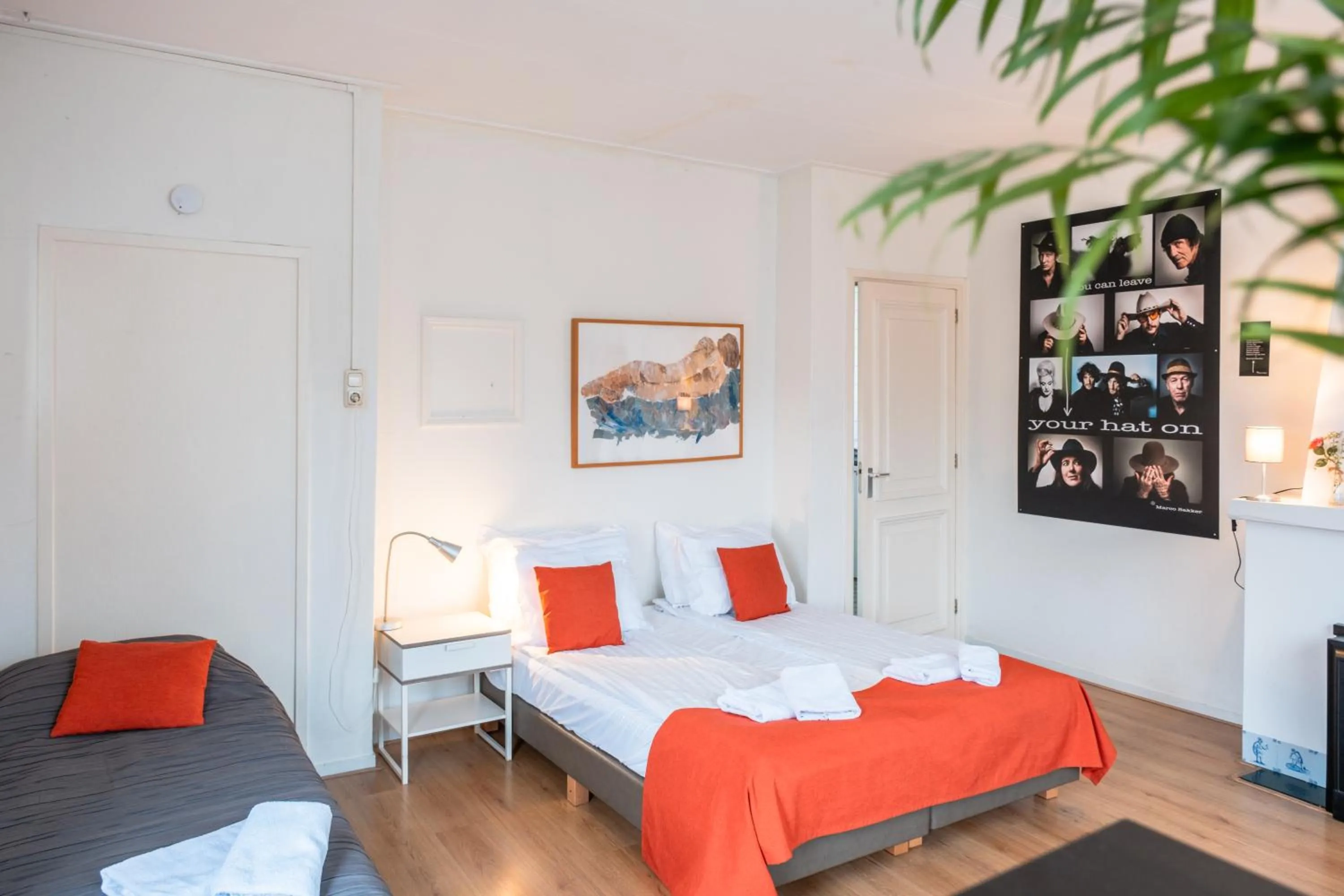 Bed in Hotel - Cafe De Harmonie