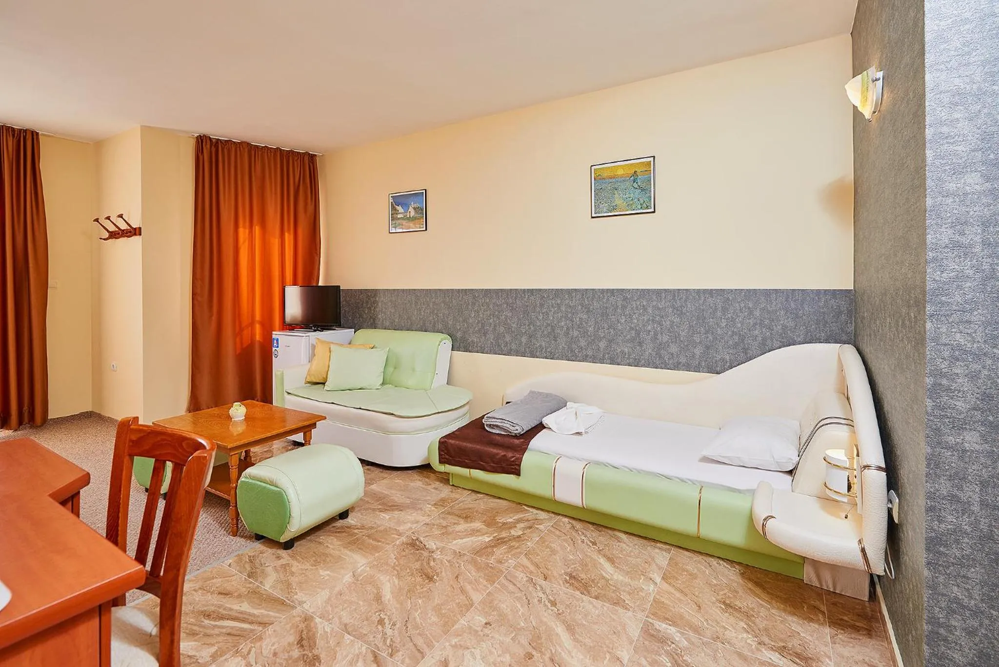 Photo of the whole room in Peneka Hotel
