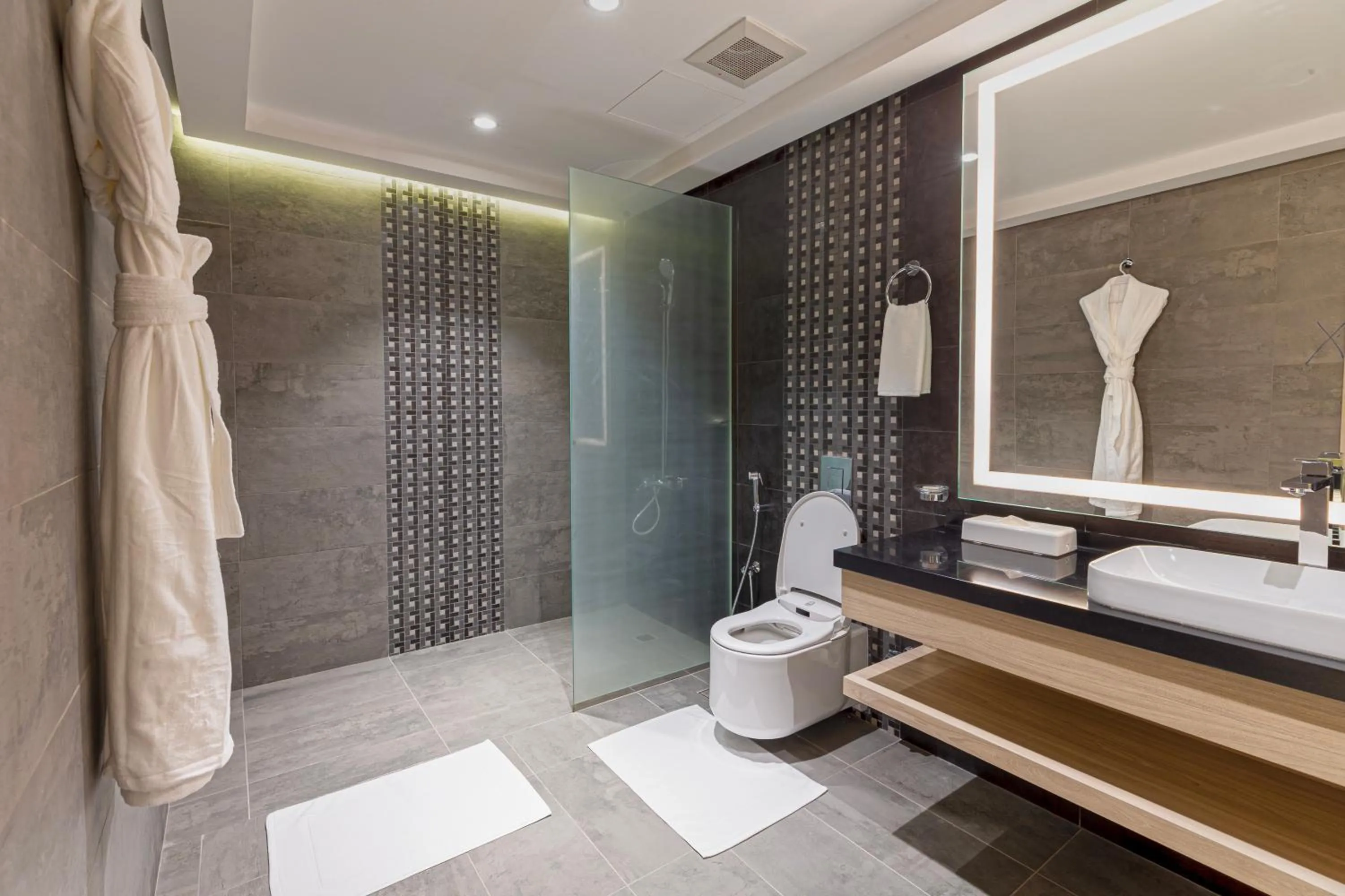 Bathroom in Green Park Hotel