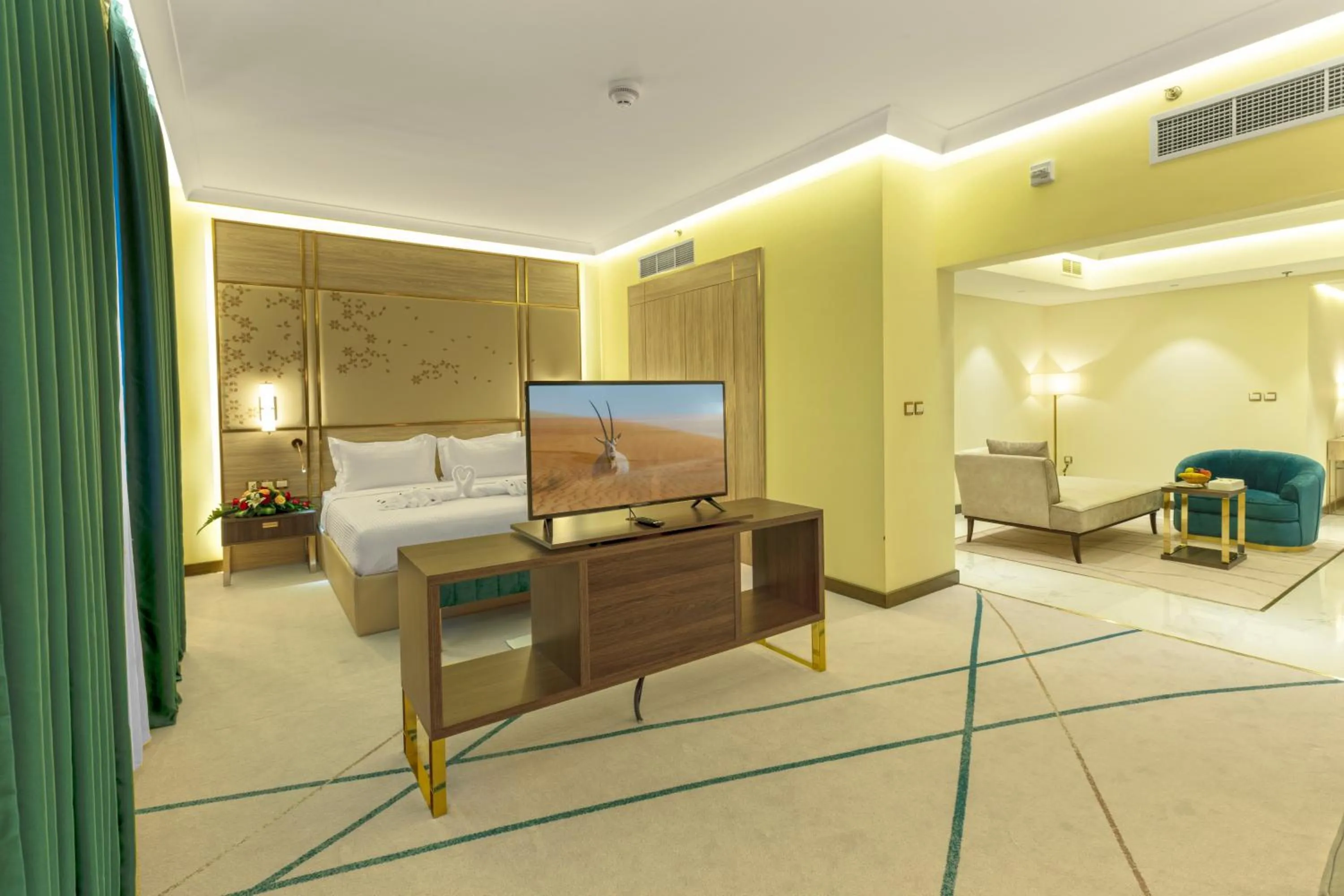 Bedroom, Bed in Green Park Hotel