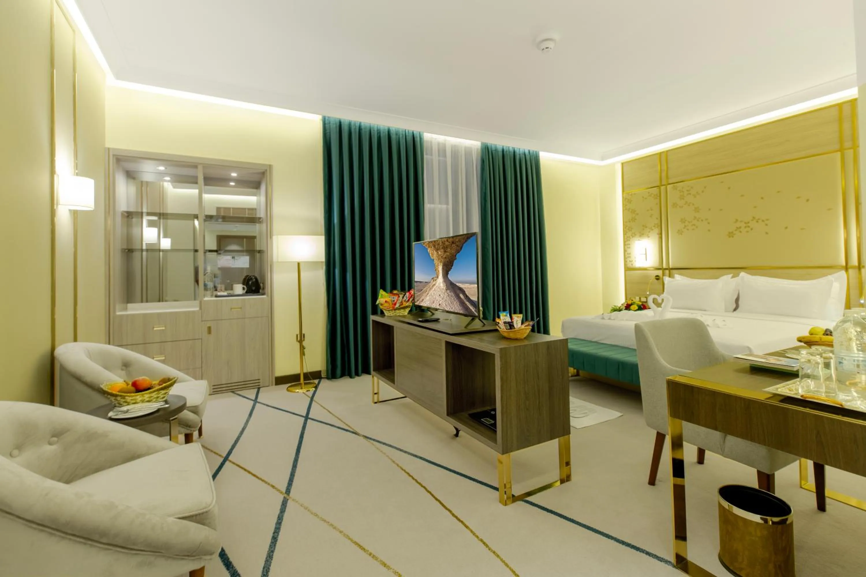 Bed in Green Park Hotel