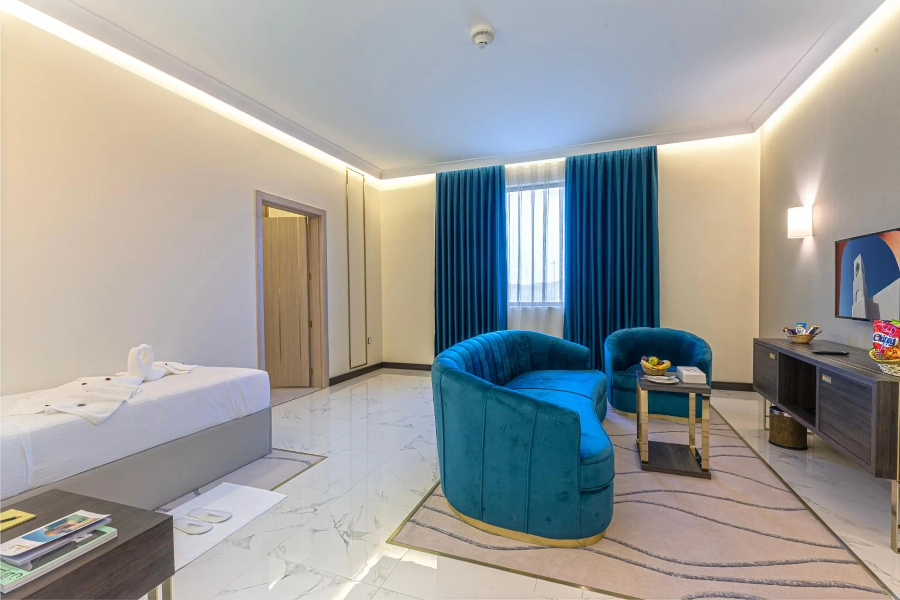 Living room, Bed in Green Park Hotel