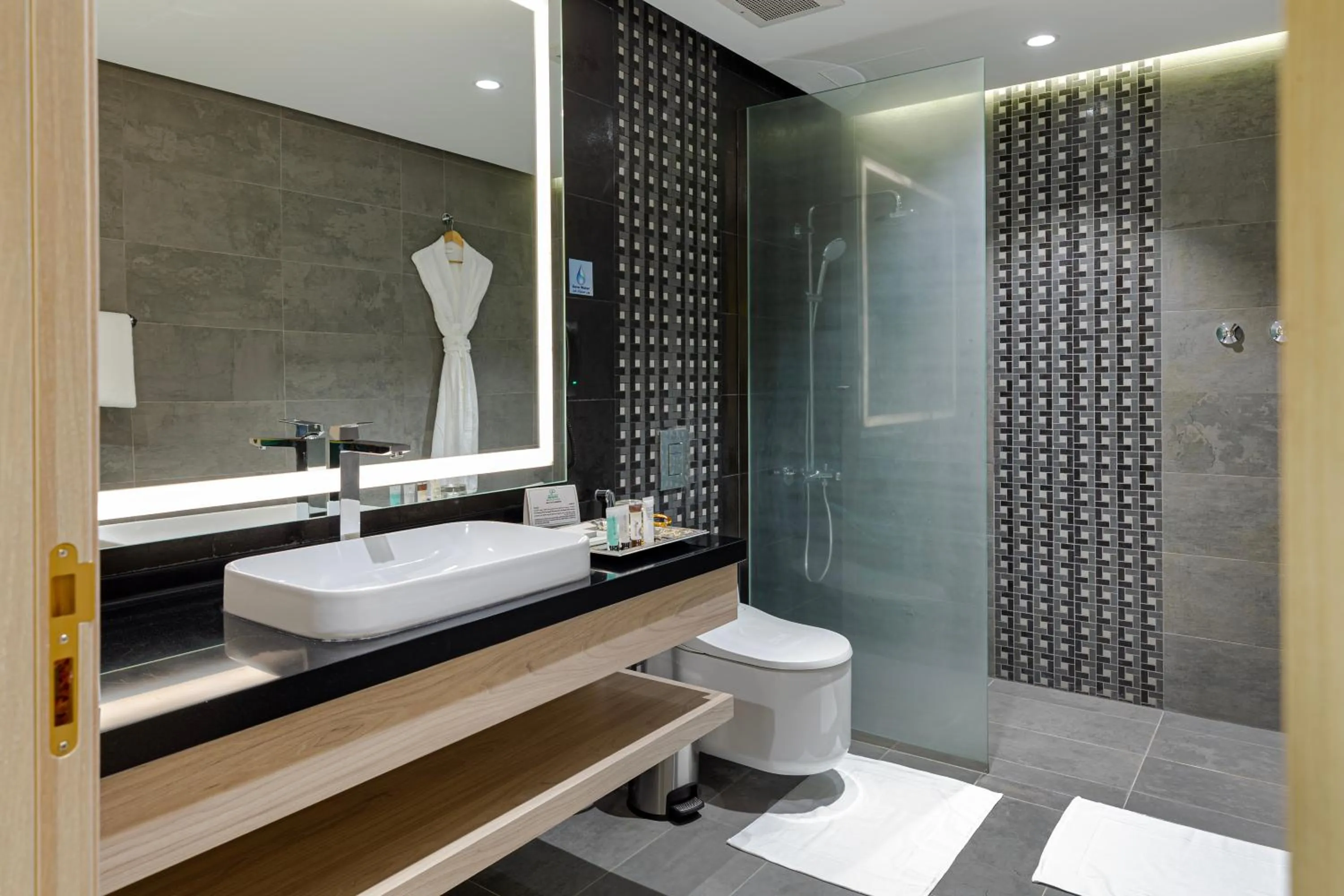 Bathroom in Green Park Hotel