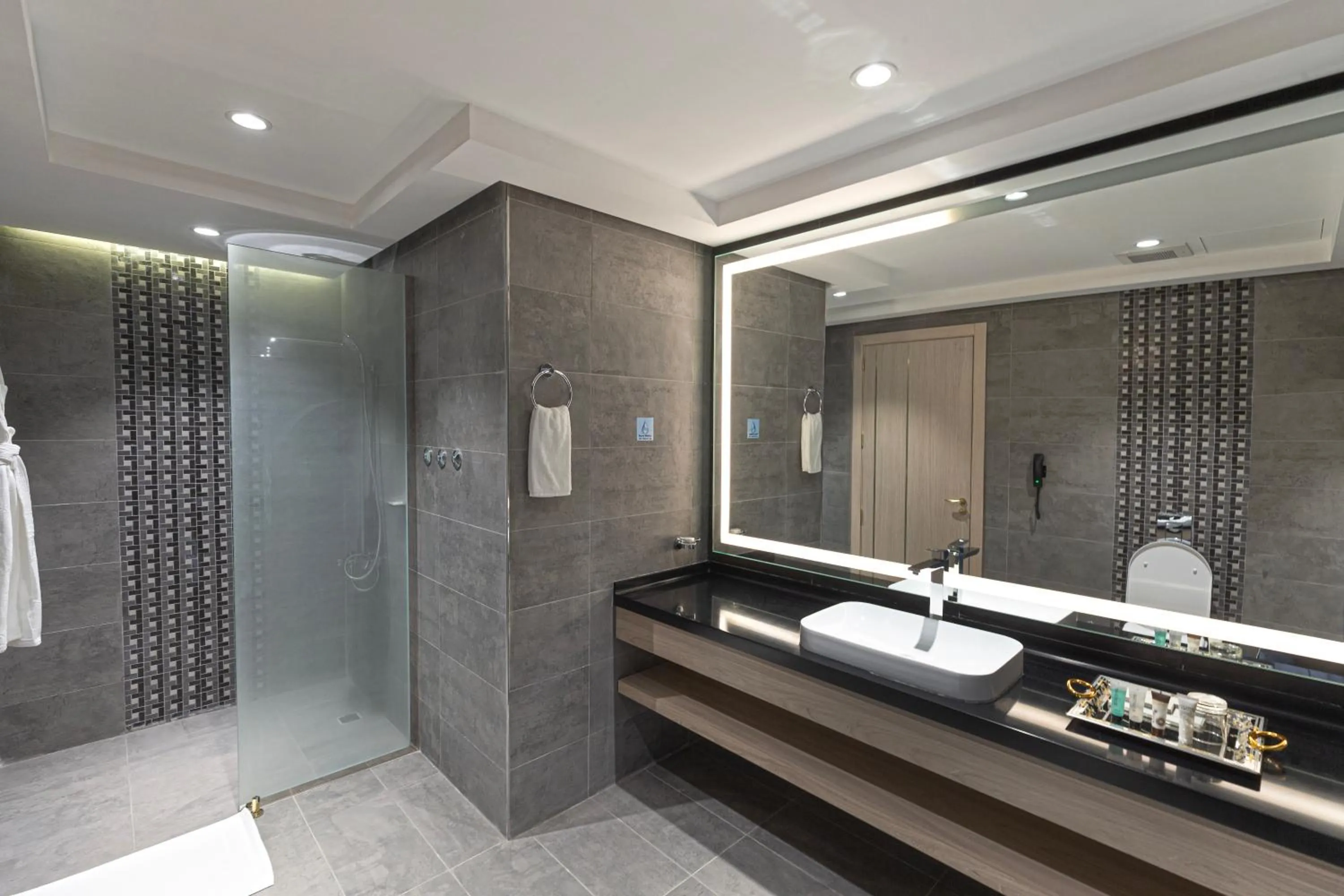 Bathroom in Green Park Hotel