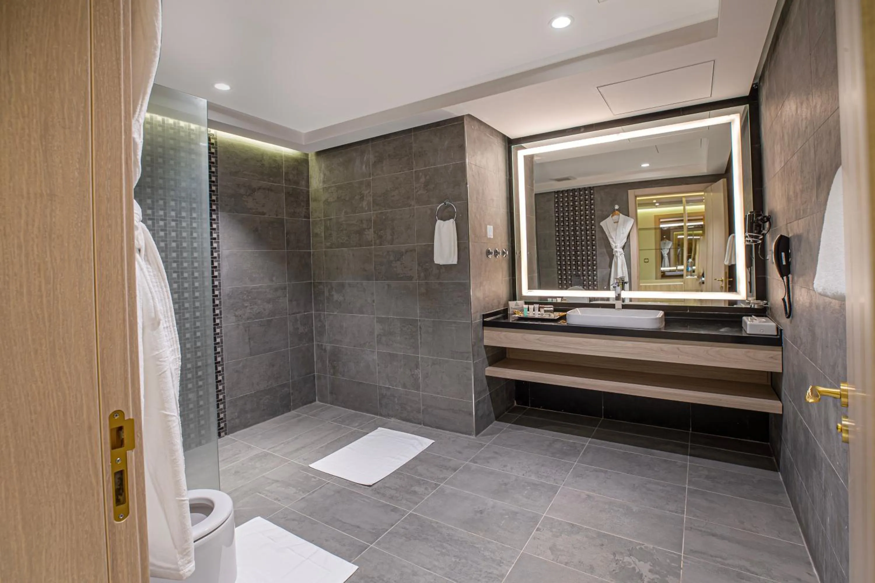 Bathroom in Green Park Hotel