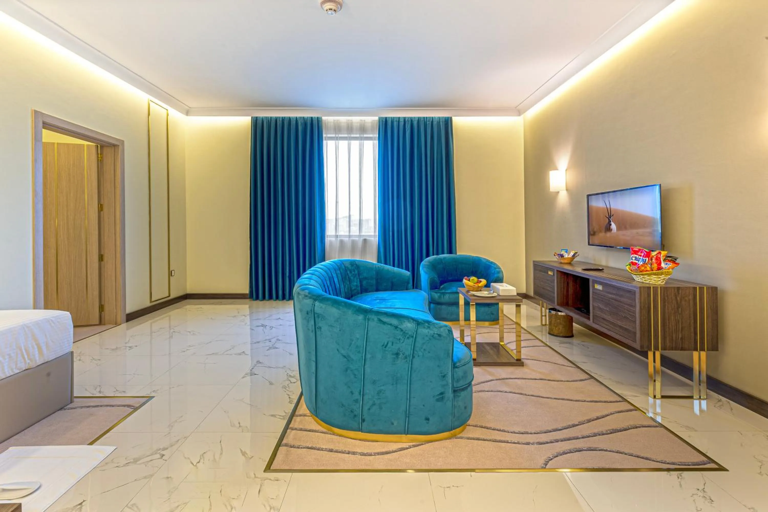 Seating area, Bed in Green Park Hotel