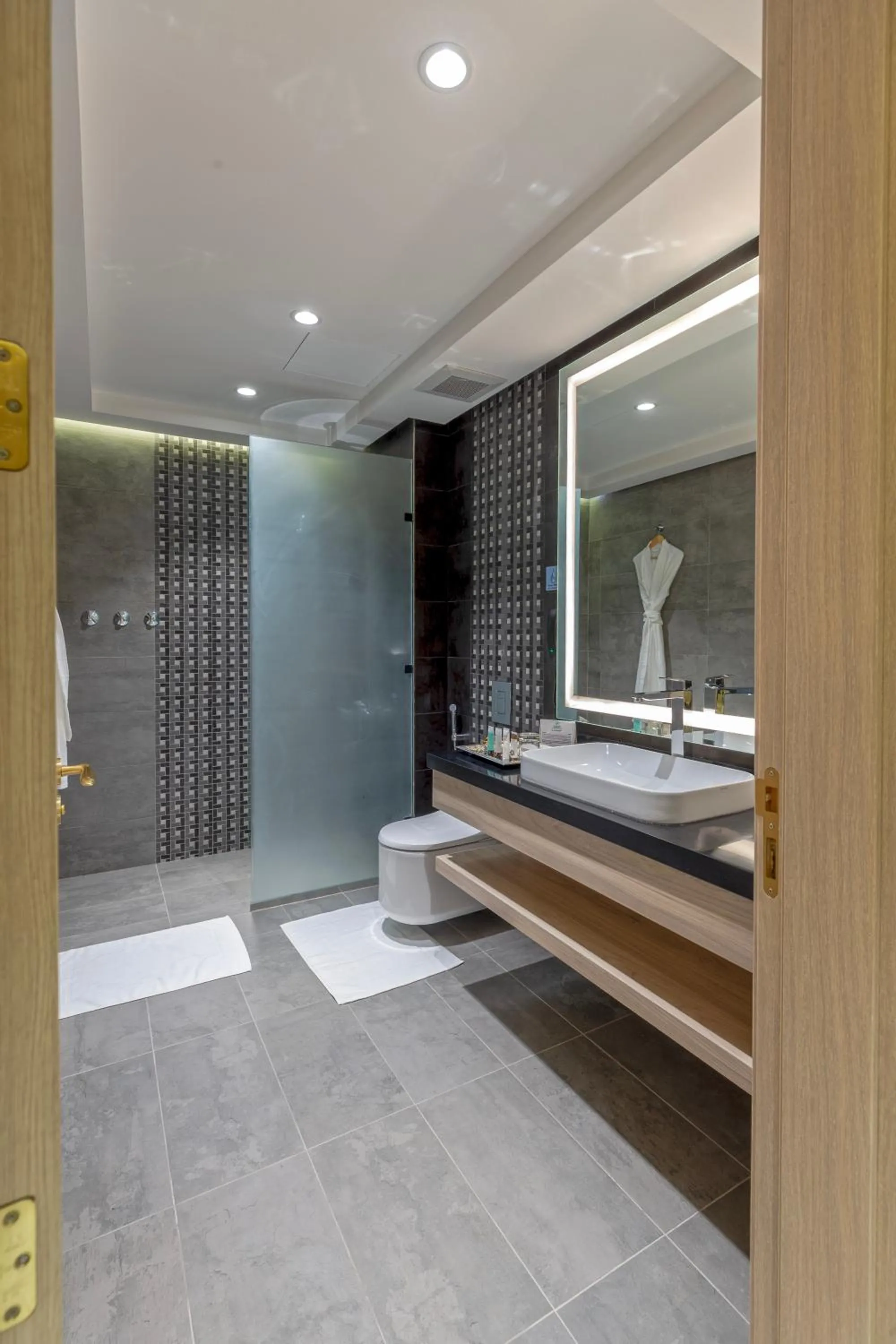 Bathroom in Green Park Hotel