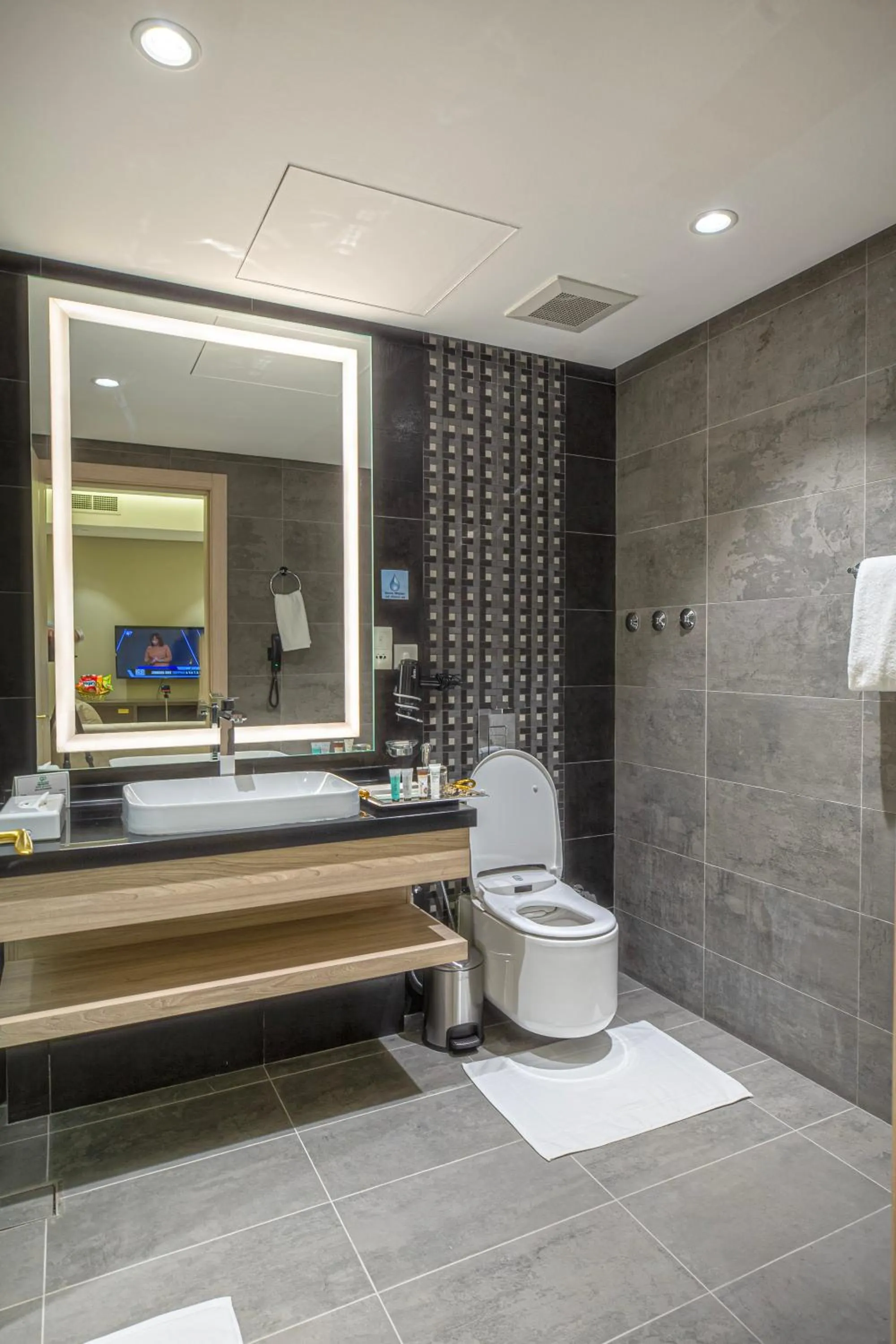 Bathroom in Green Park Hotel