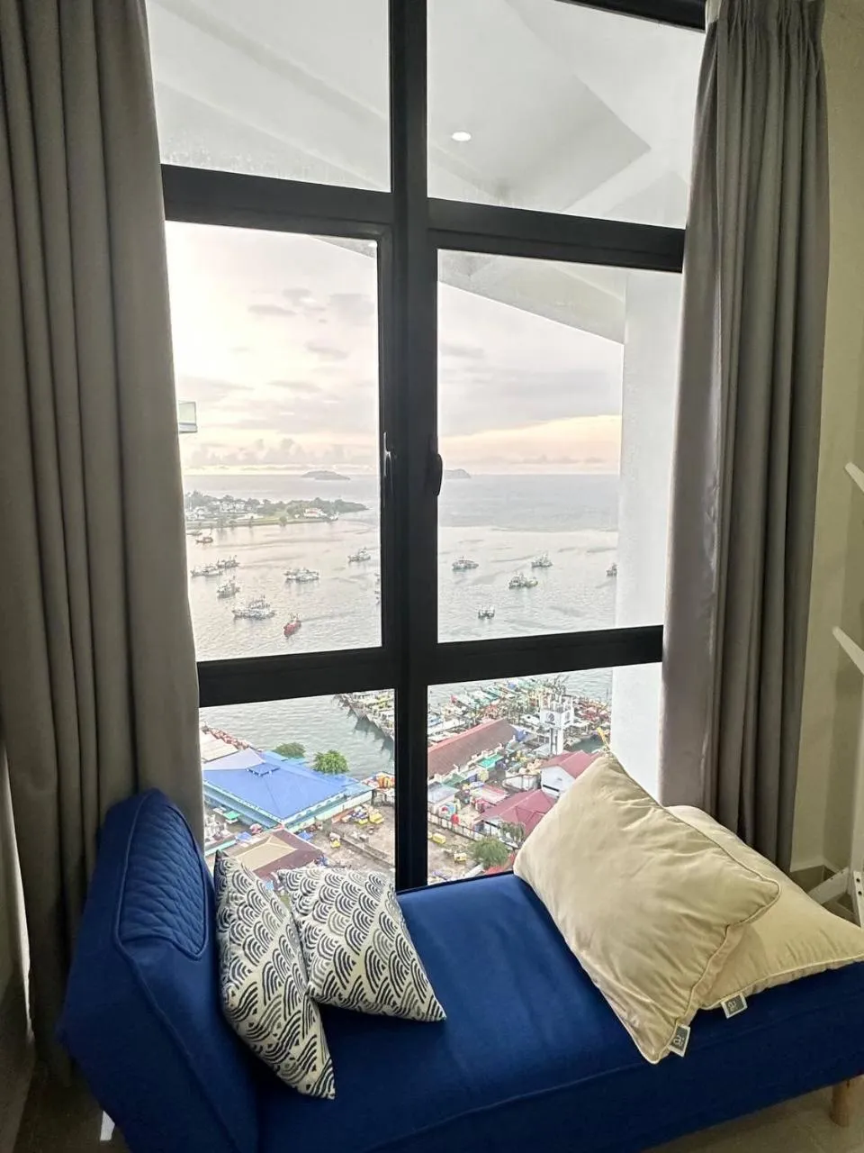 Seating area in The Shore @ Usanz Heaven Suites