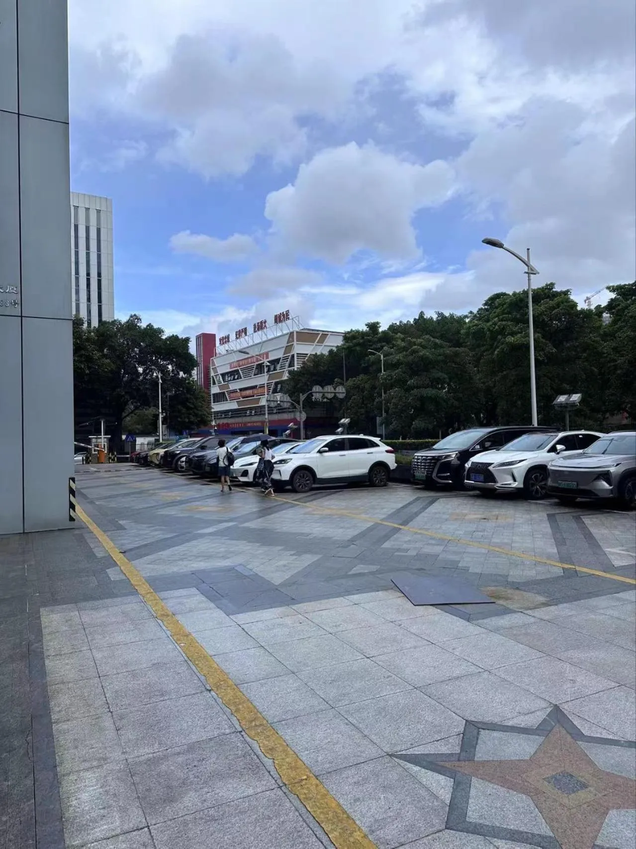Parking in Crystal Orange Hotel - Shenzhen Nanshan Xinhaofang Branch