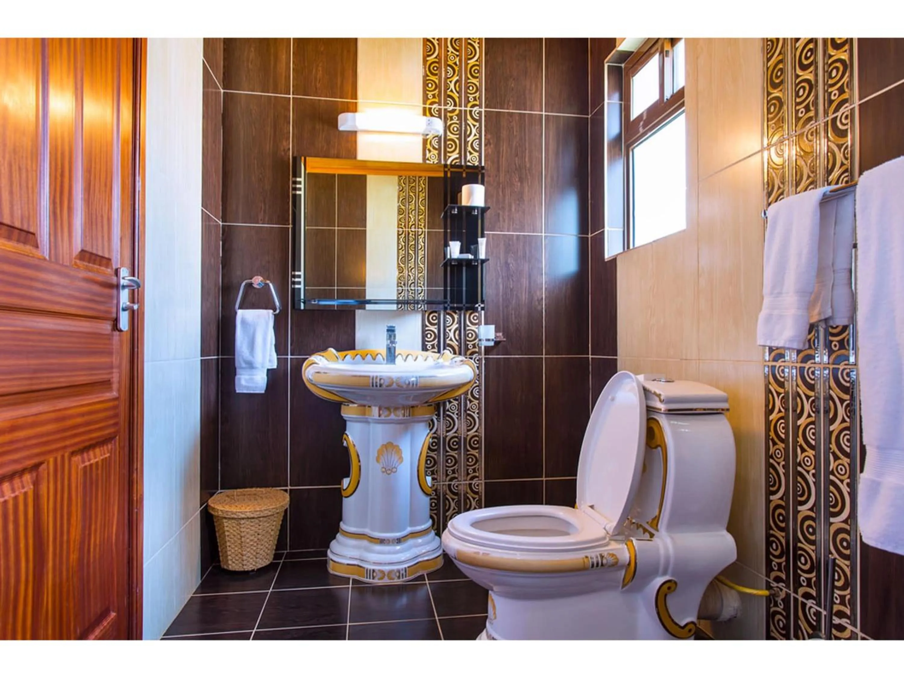 Shower in Wigot Gardens Hotel