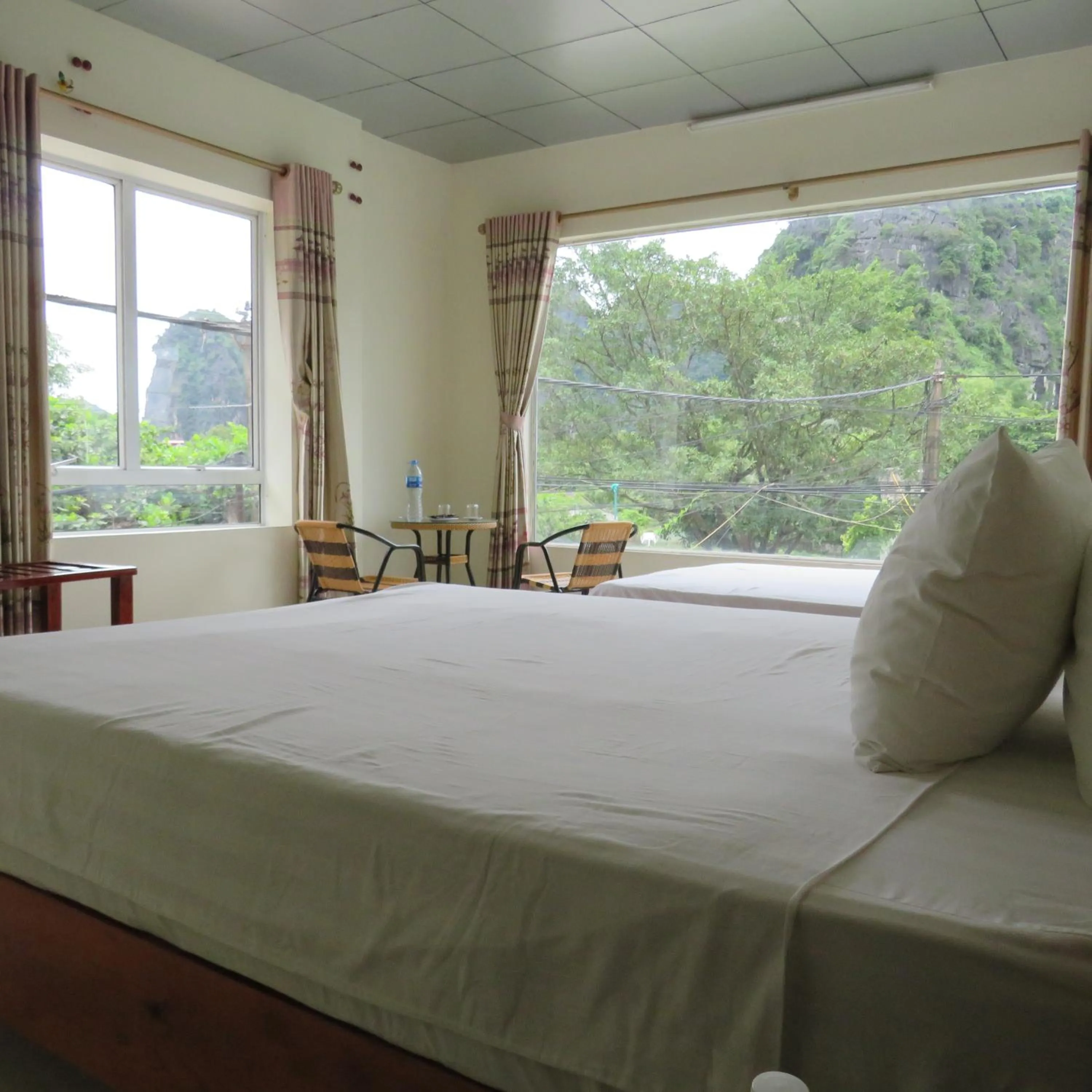 Mountain view, Bed in Limestone View Homestay