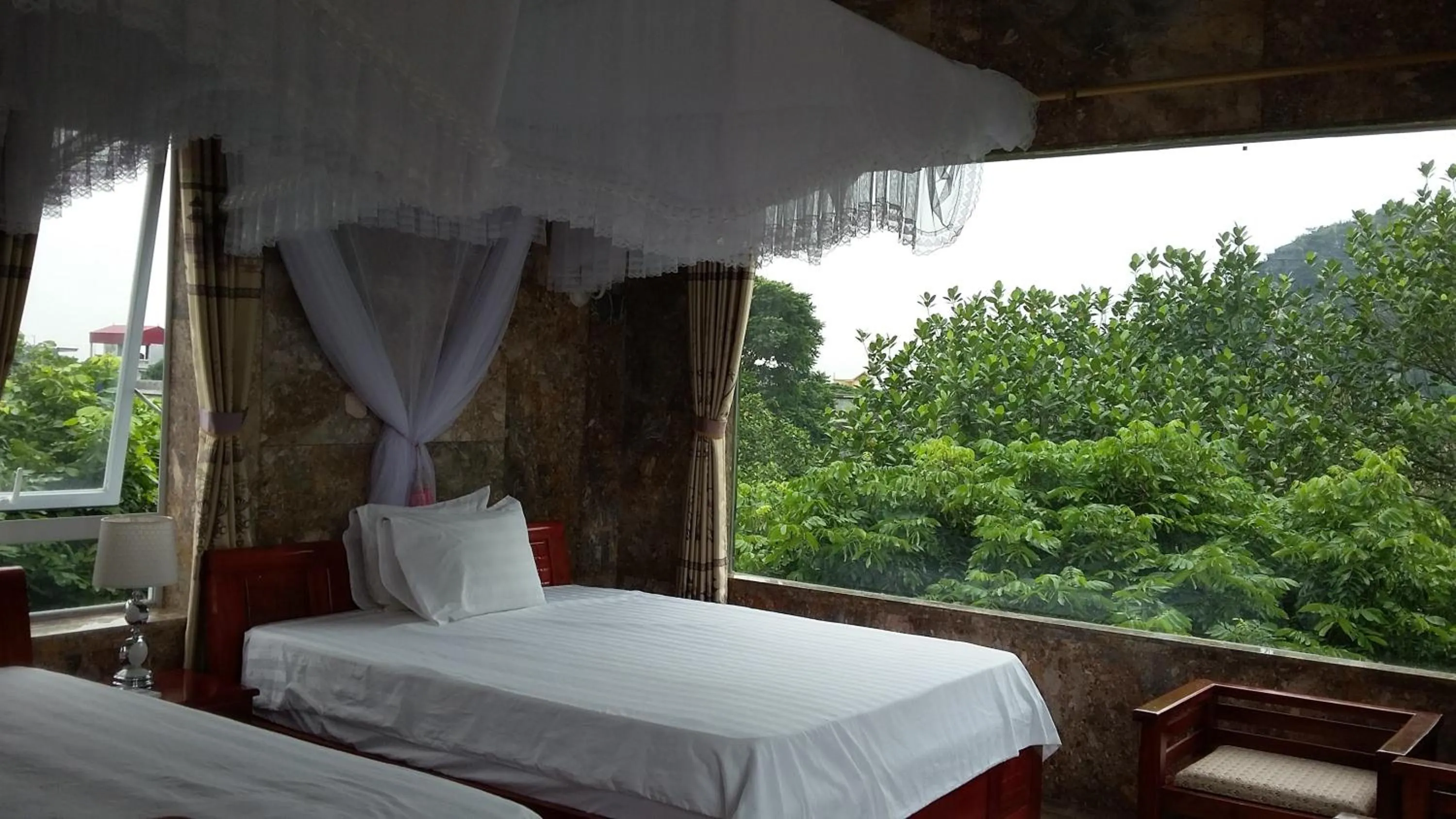 Garden view, Bed in Limestone View Homestay