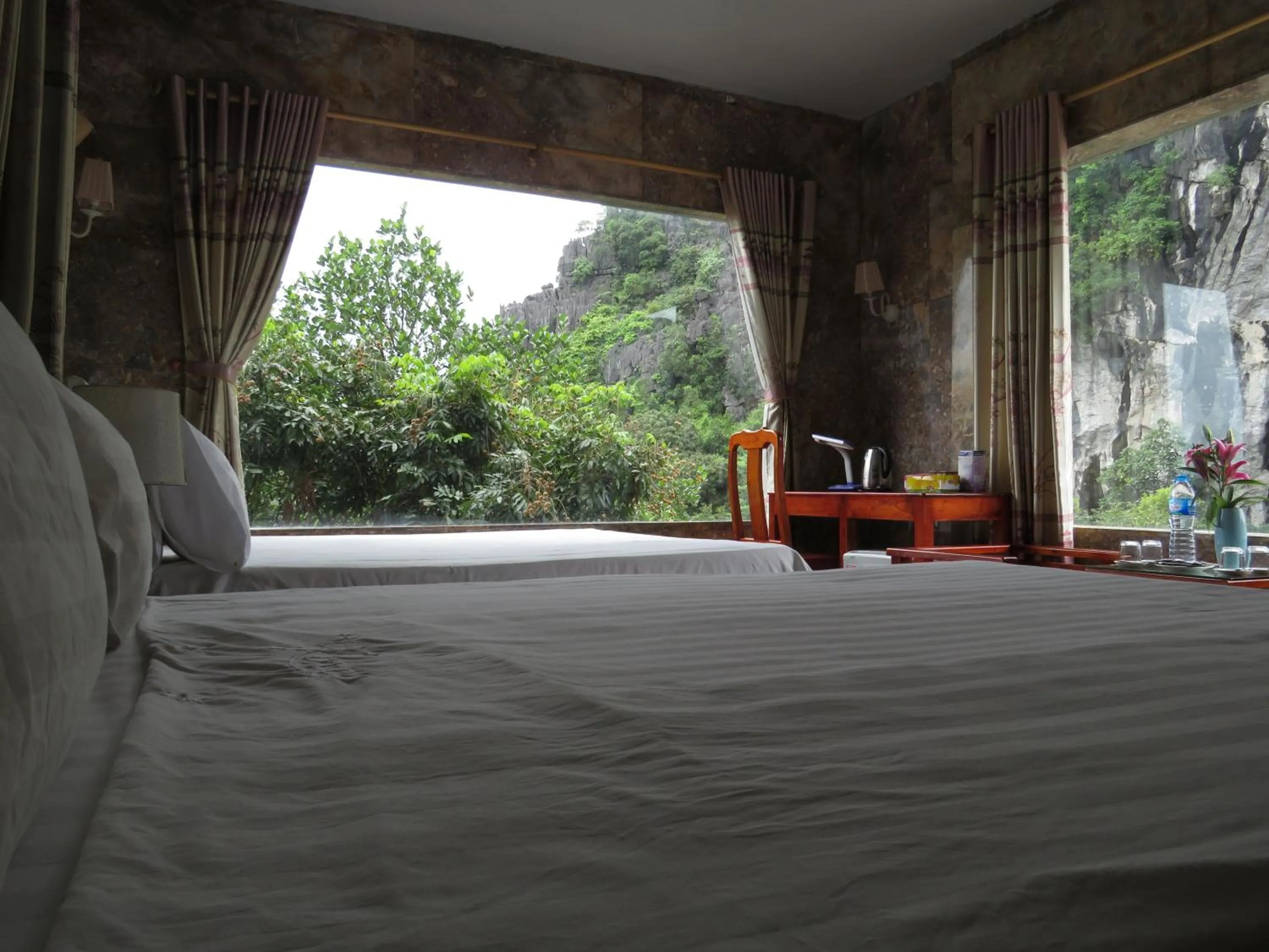 Mountain view, Bed in Limestone View Homestay