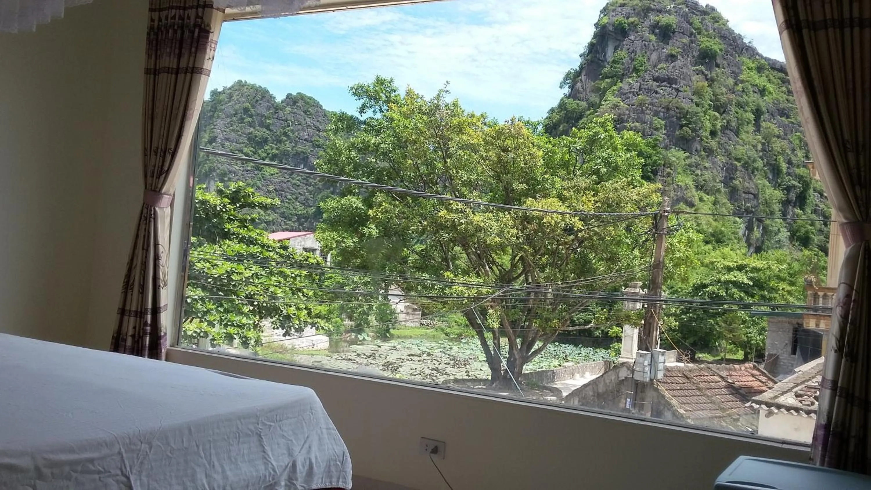 Lake view, Bed in Limestone View Homestay