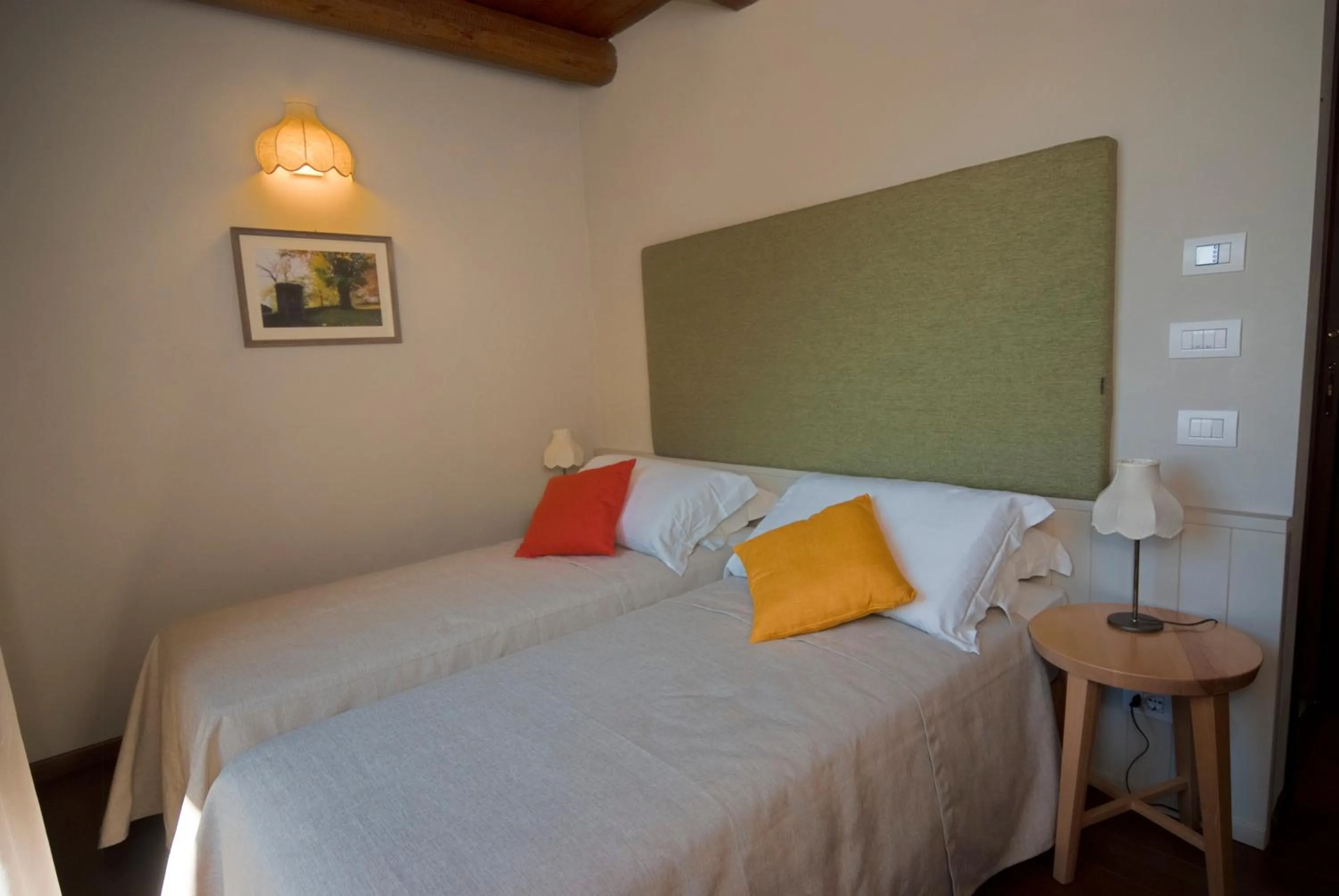 Photo of the whole room, Bed in Il Falco E La Volpe