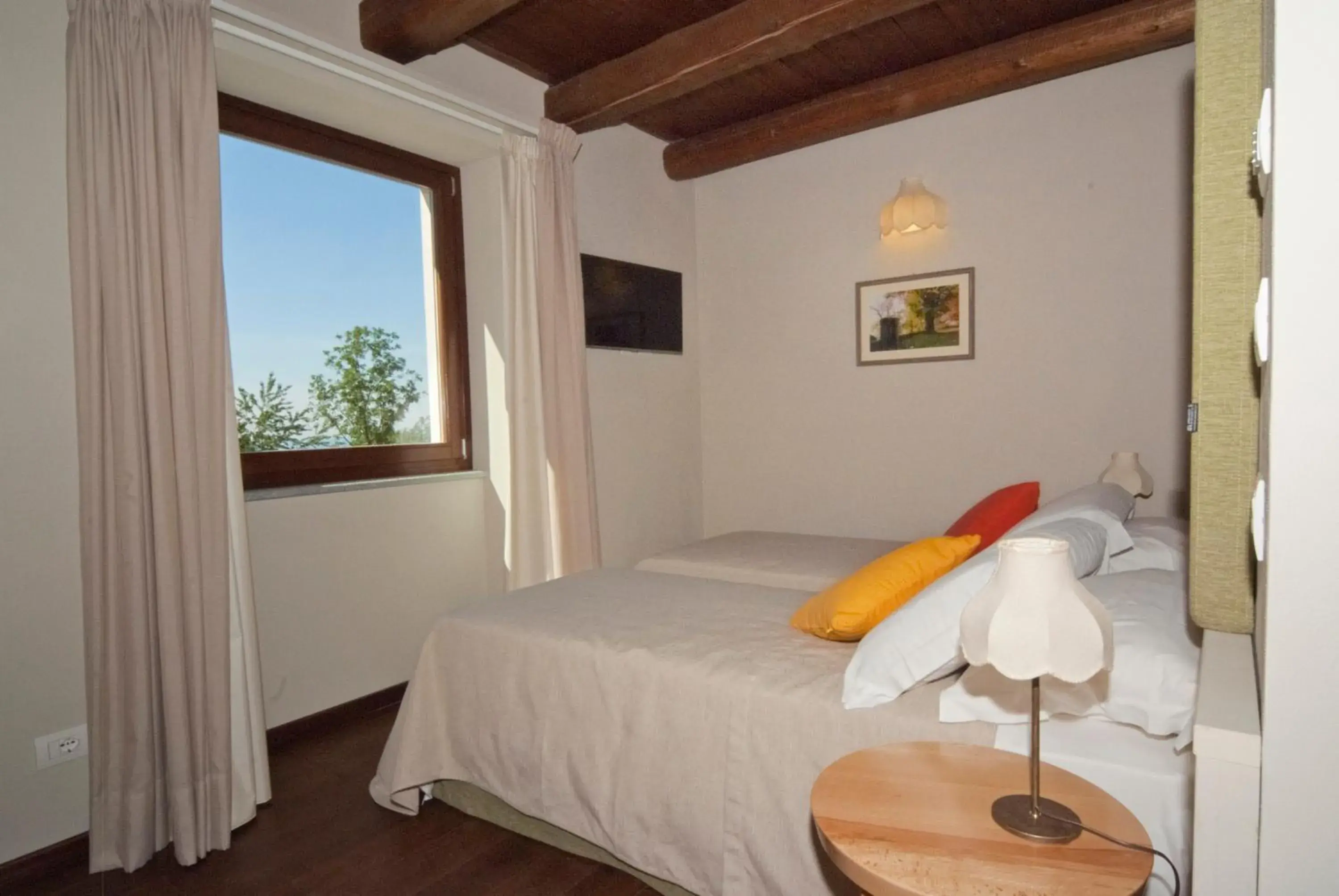 Double or Twin Room with View - single occupancy in Il Falco E La Volpe Double or Twin Room with View - single occupancy in Il Falco E La Volpe