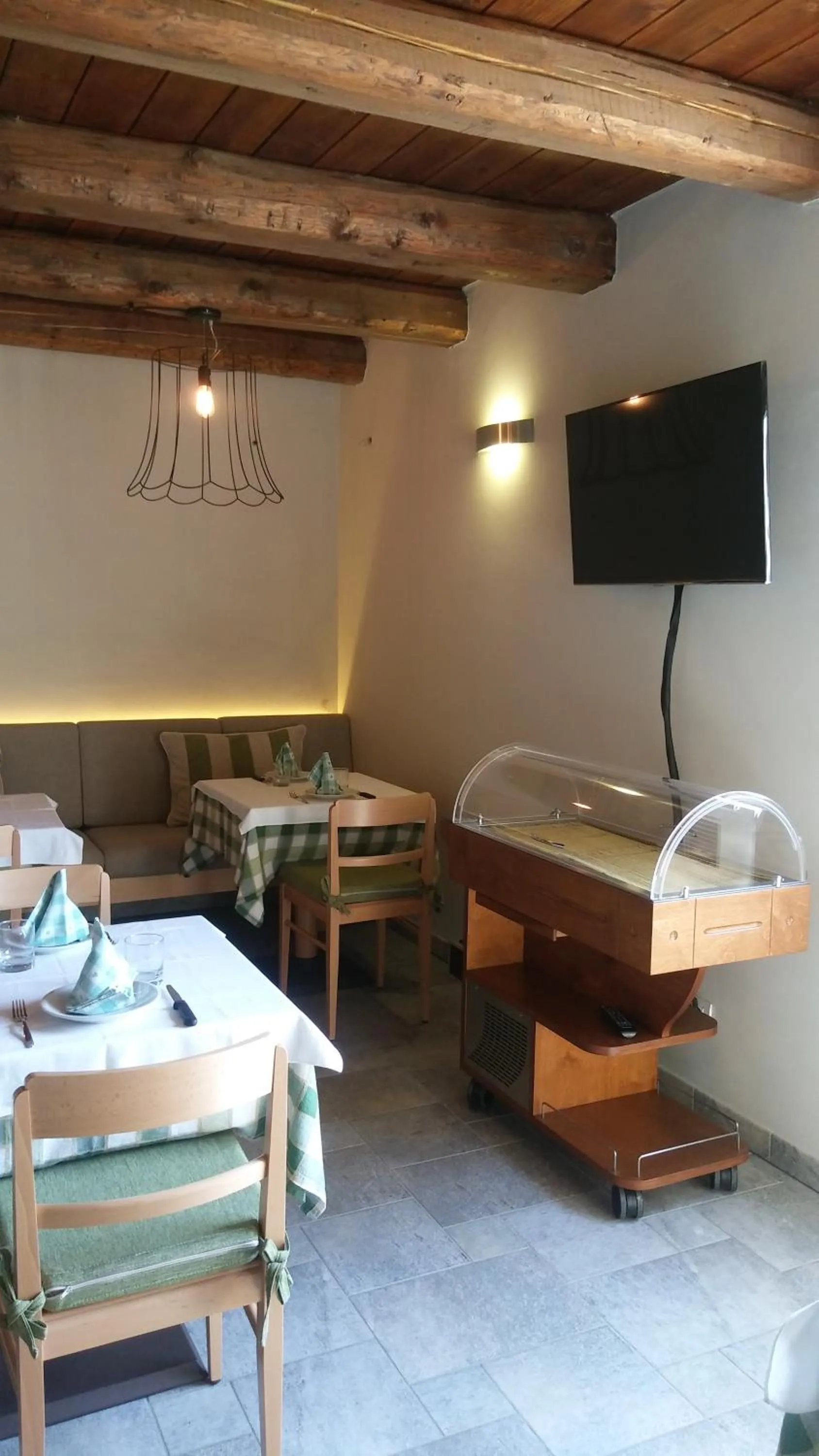 Restaurant/places to eat in Il Falco E La Volpe